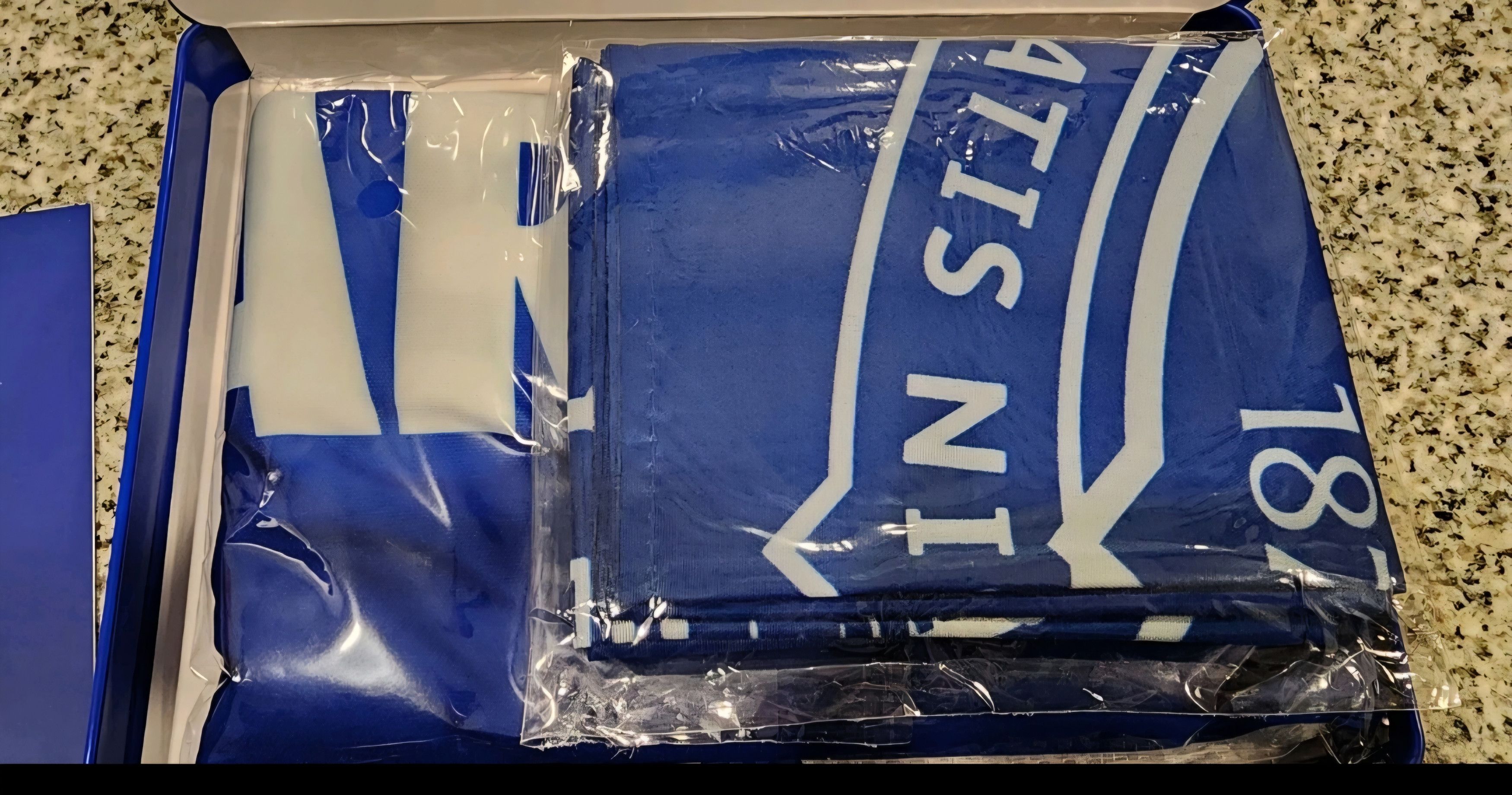 Other NIB Everton Soccer Premier League Membership Box Scarf Set Size ONE SIZE - 2 Thumbnail