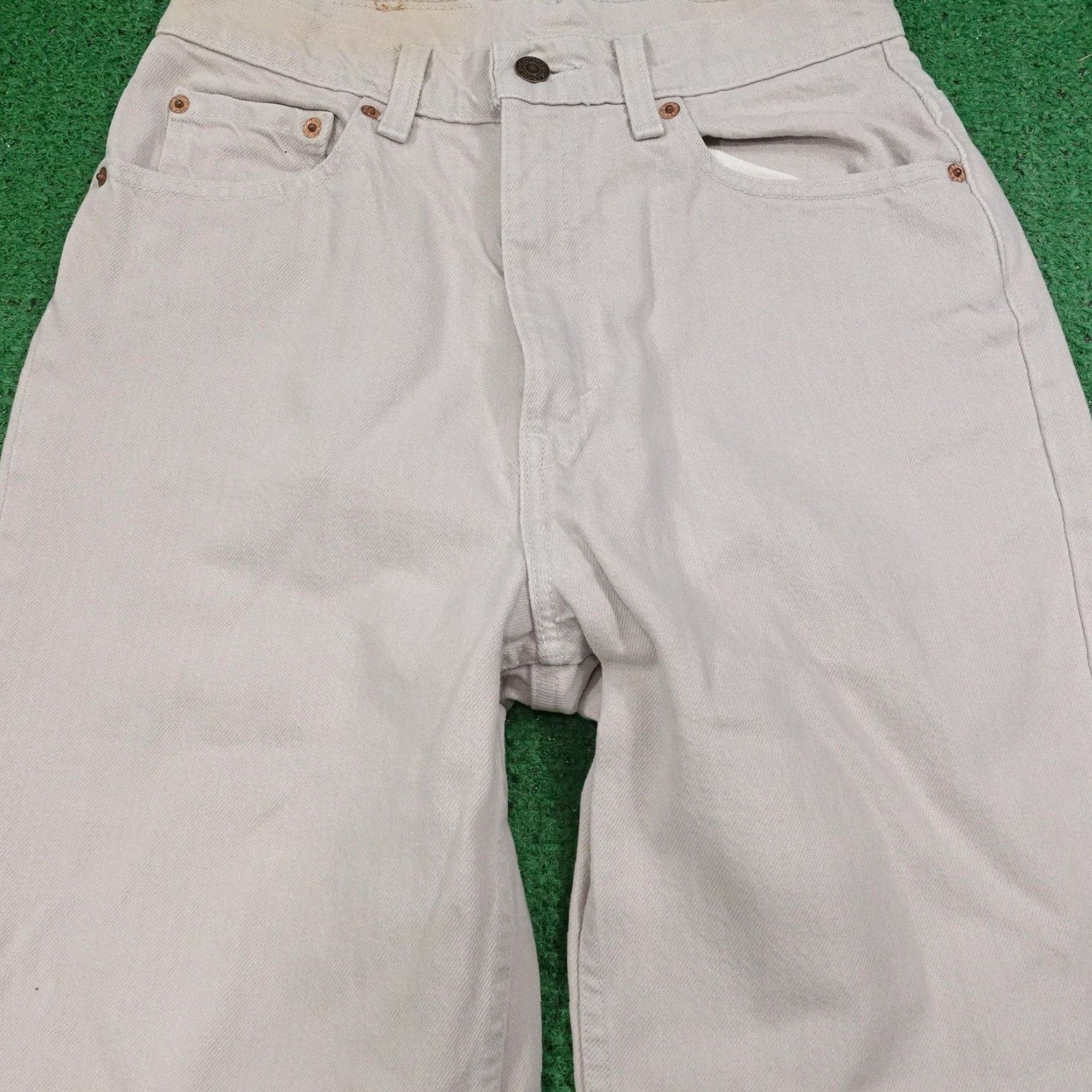 Levi's VINTAGE Levi's Jeans Female 5-Pocket Tapered Gray Denim 28x30 1990s Made in USA Mens/Womens? Size 32" / US 10 / IT 46 - 2 Thumbnail