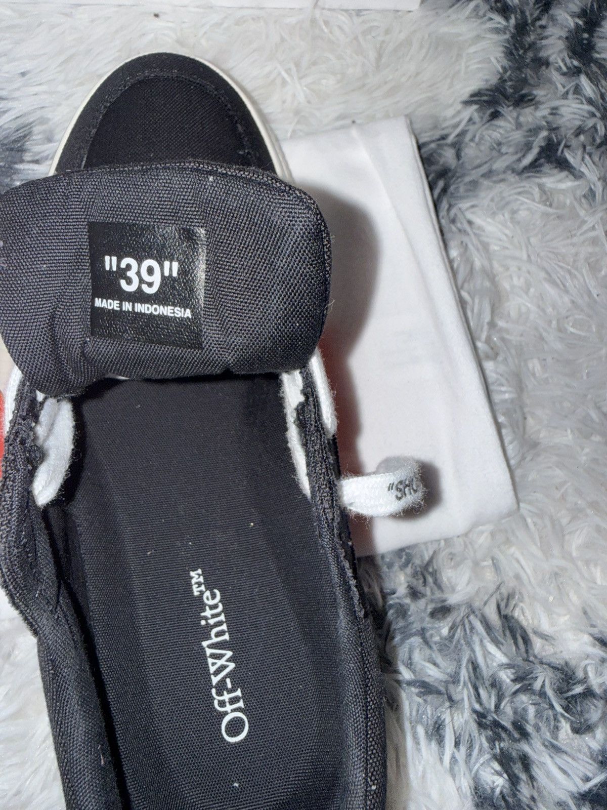 Off-White Off-White Low Vulcanized Canvas Sneaker (Men) Size US 9 / EU 42 - 7 Thumbnail