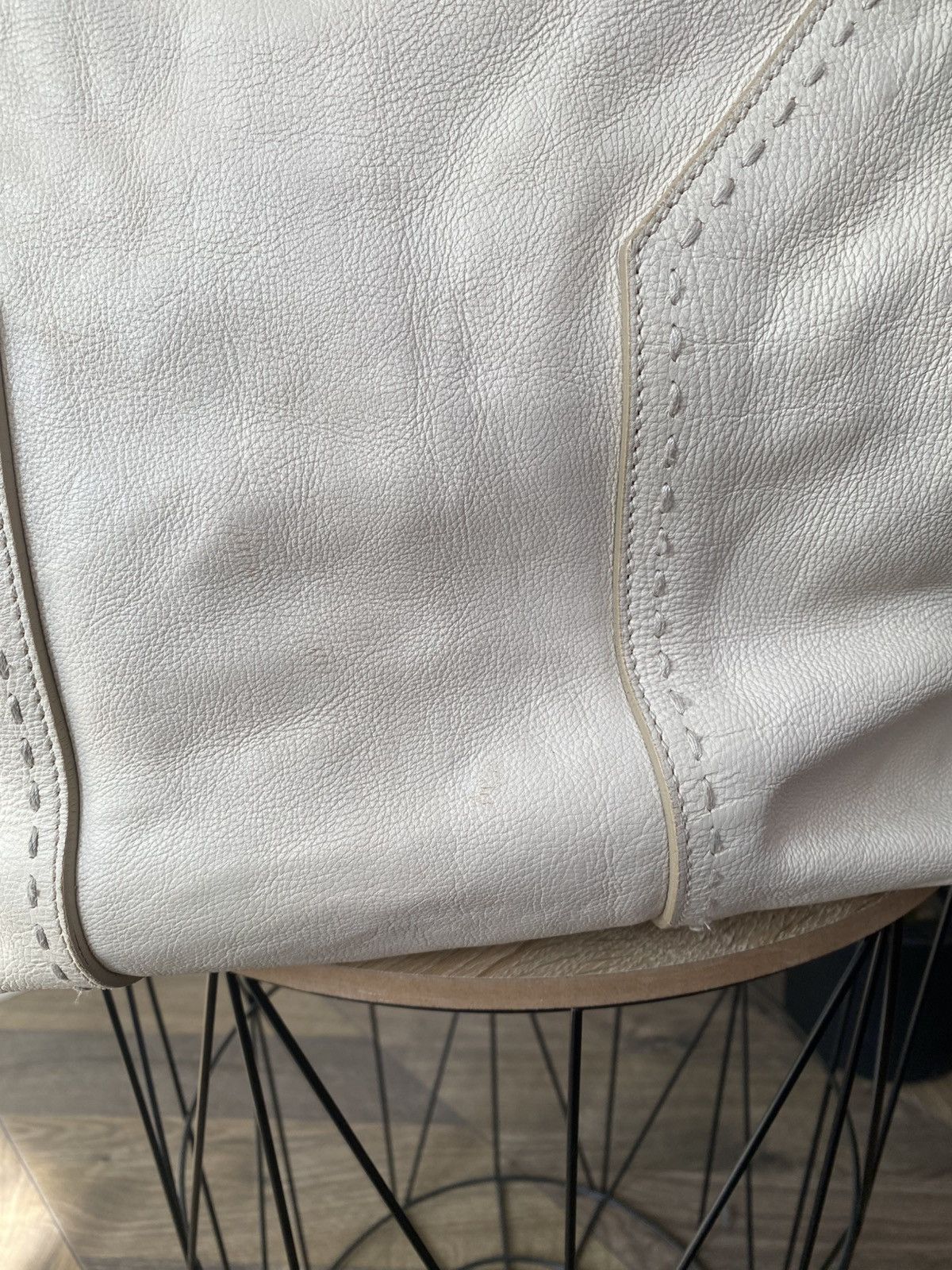 Yves Saint Laurent Vintage Yves Saint Laurent Cream Leather "Large Muse" Bag Size ONE SIZE - 11 Thumbnail