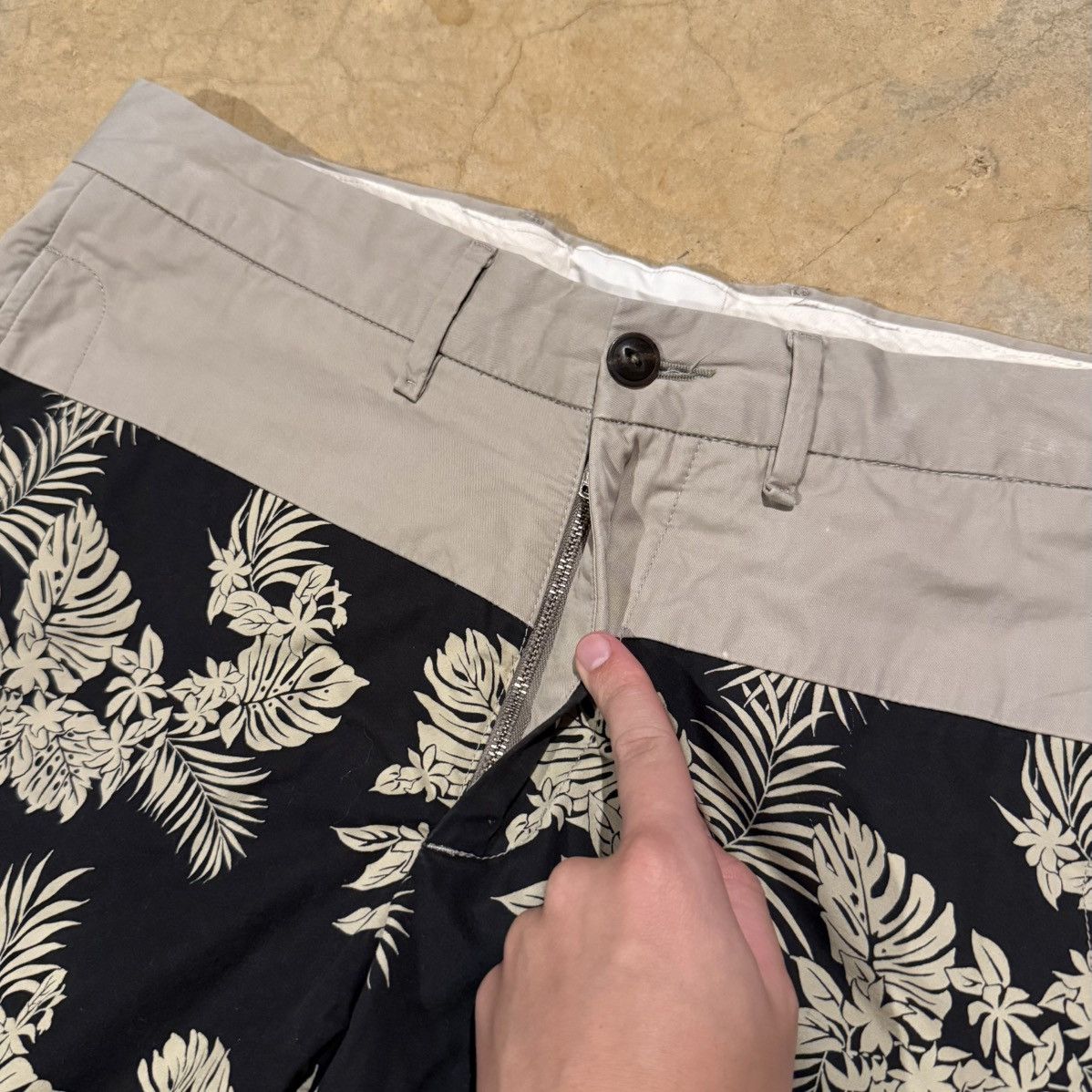 Moncler Moncler Floral Print Khaki Chino Bermuda Shorts Size US 34 / EU 50 - 4 Thumbnail