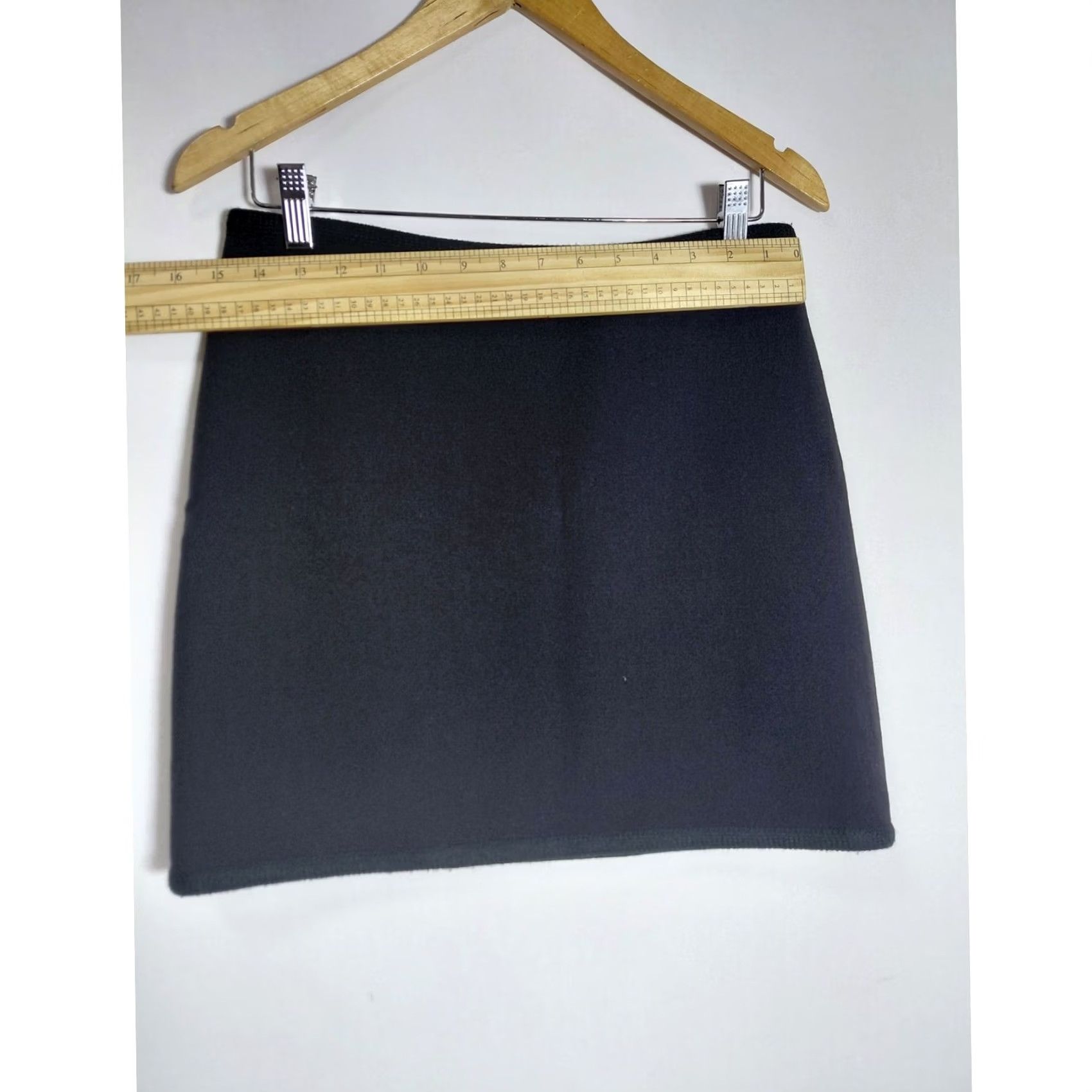 Michael Kors KORS Michael Kors Wool Blend Skirt Black Solid Women Size 4 Mini Short Fall Winter Wool Blend Black Solid Women Size 4 Skirt Mens? Size 27" / US 4 / IT 40 - 4 Thumbnail