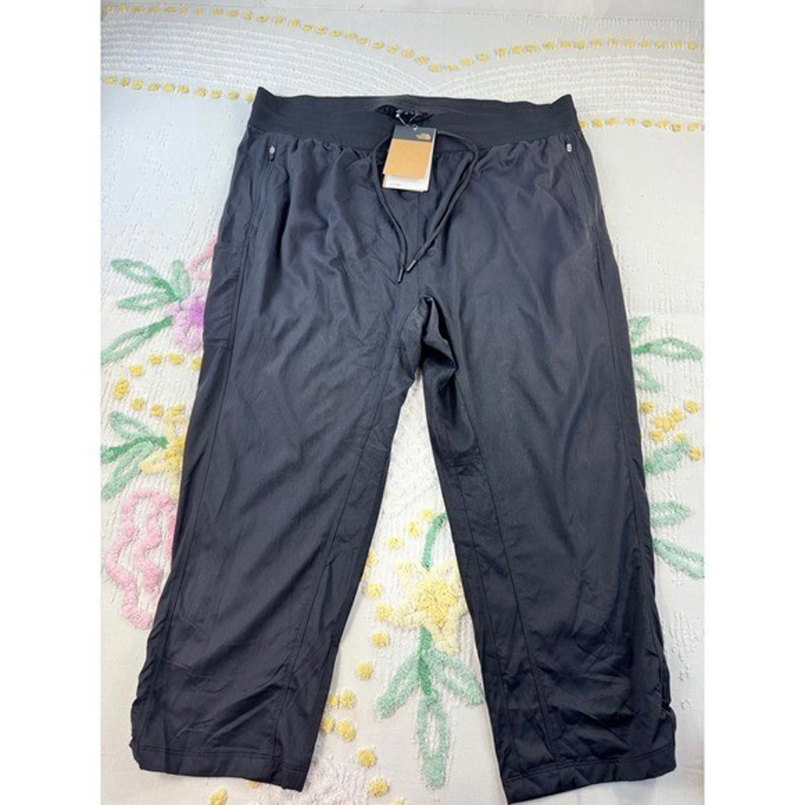 The North Face The North Face Womens 2X Regular Black FlashDry Capri Pants Size 42" / US 20 - 1 Thumbnail