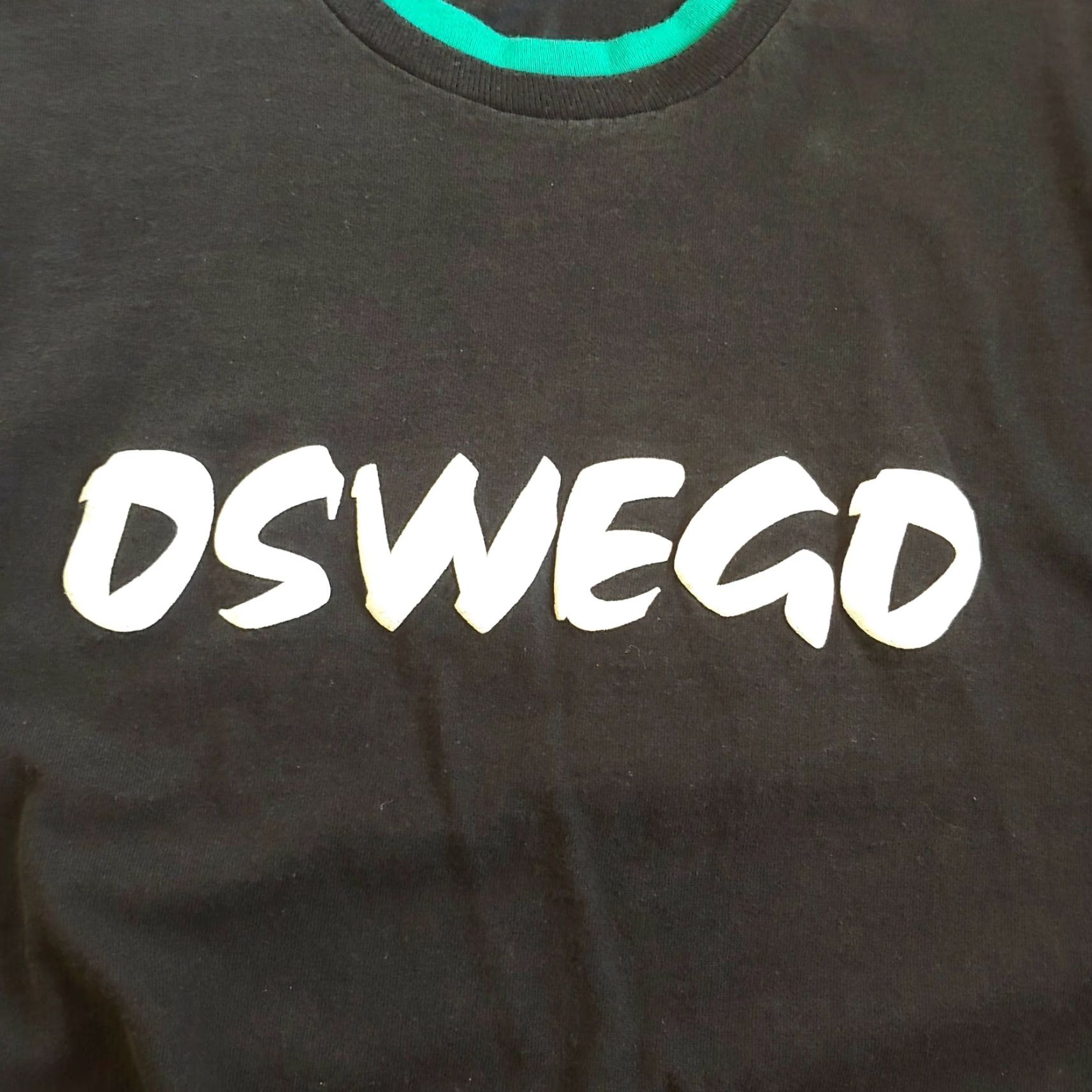 Fruit Of The Loom VINTAGE Fruit of the Loom Oswego New York Shirt L Mens Black Teal Cuffs Single Stitch Retro USA Shirt (T-Shirt) Size US L / EU 52-54 / 3 - 3 Thumbnail