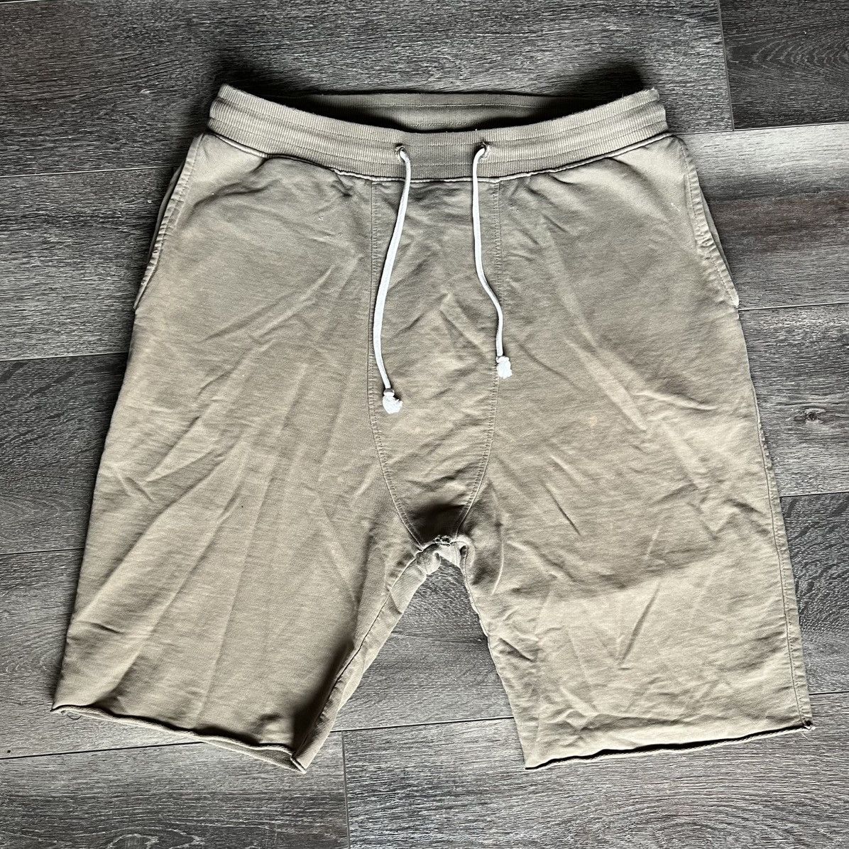 Urban Outfitters × Vintage Vintage Style Urban Outfitters Low Drop Crotch Sweatshorts Size US 32 / EU 48 - 1 Thumbnail