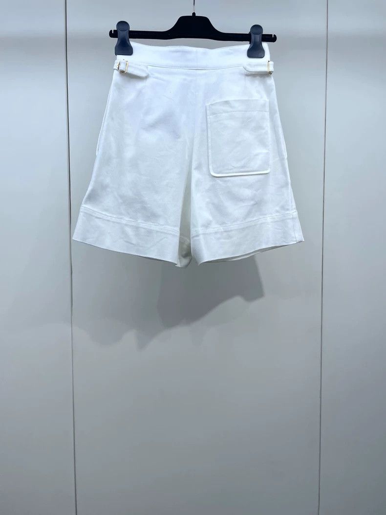 Louis Vuitton Louis Vuitton White denim shorts with gold buttons shorts 2 Size US 34 / EU 50 - 2 Thumbnail