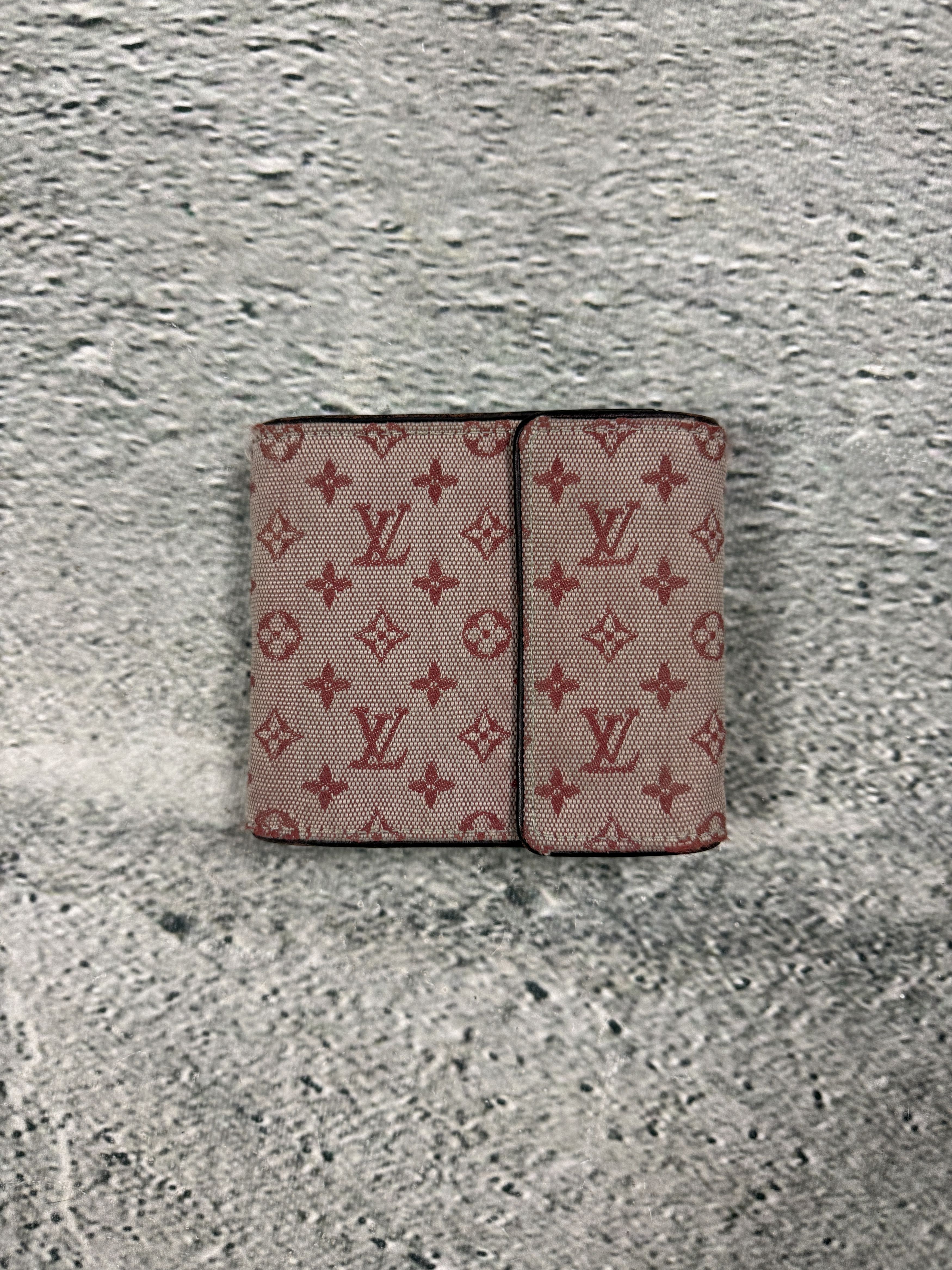 Louis Vuitton Louis Vuitton Pink Monogram Wallet Canvas Size ONE SIZE - 1 Thumbnail