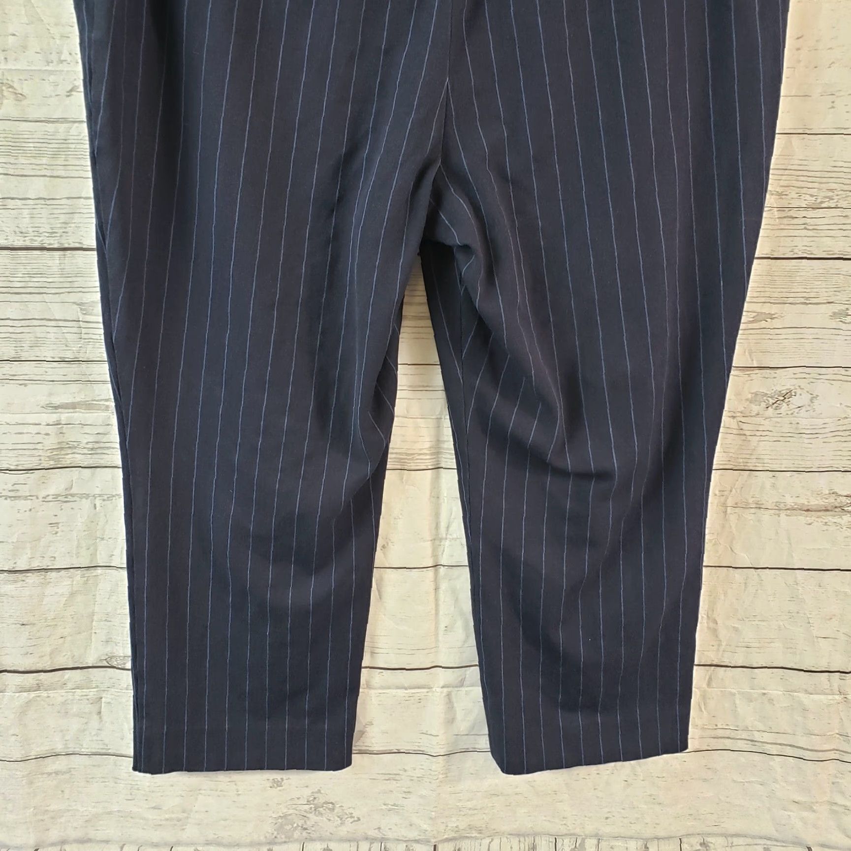 Ann Taylor Ann Taylor Womens Cropped Pants Sz 14 Blue Striped High Rise Pants Womens 14 Blue Striped Cropped Rise 11.5 Inseam 22 Greys? Size 36" / US 14 / IT 50 - 5 Thumbnail
