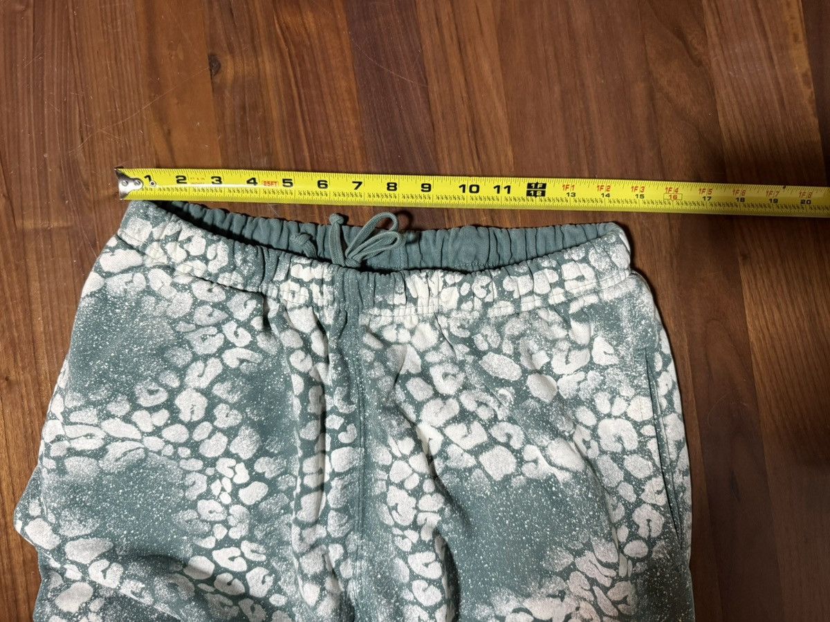 Supreme Supreme Bleached Leopard Sweatpants Cotton Joggers Sz Large Size US 34 / EU 50 - 6 Thumbnail