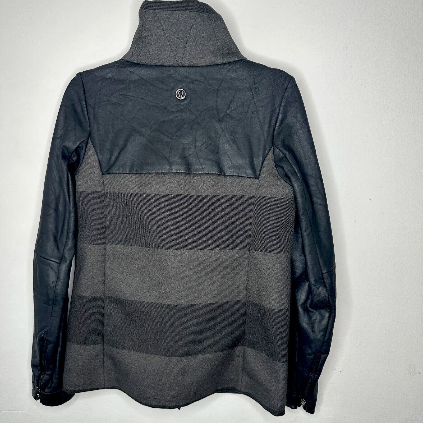 Lululemon Lululemon Sweet Life Black & Gray Stripe Biker Jacket 4 Size S / US 4 / IT 40 - 4 Thumbnail