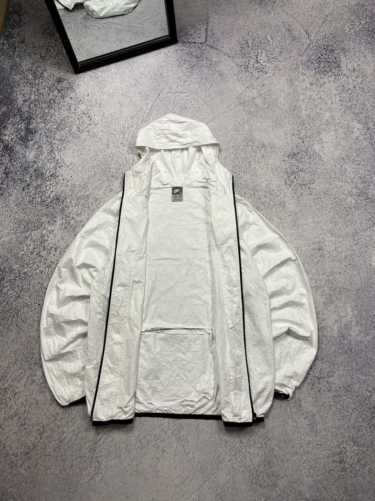 Nike × Vintage Vintage Nike Lightweight White Swoosh Nylon Packable Jacket Size US M / EU 48-50 / 2 - 10 Thumbnail