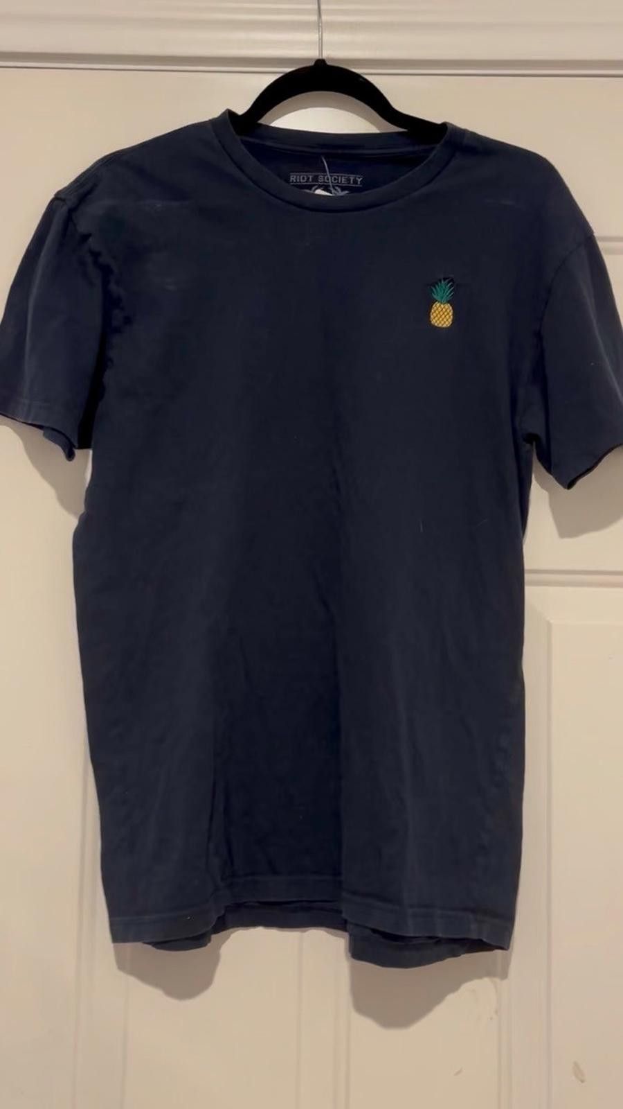 Riot Society Womens sz L navy Riot Society short sleeve T shirt #570 Size L / US 10 / IT 46 - 1 Thumbnail