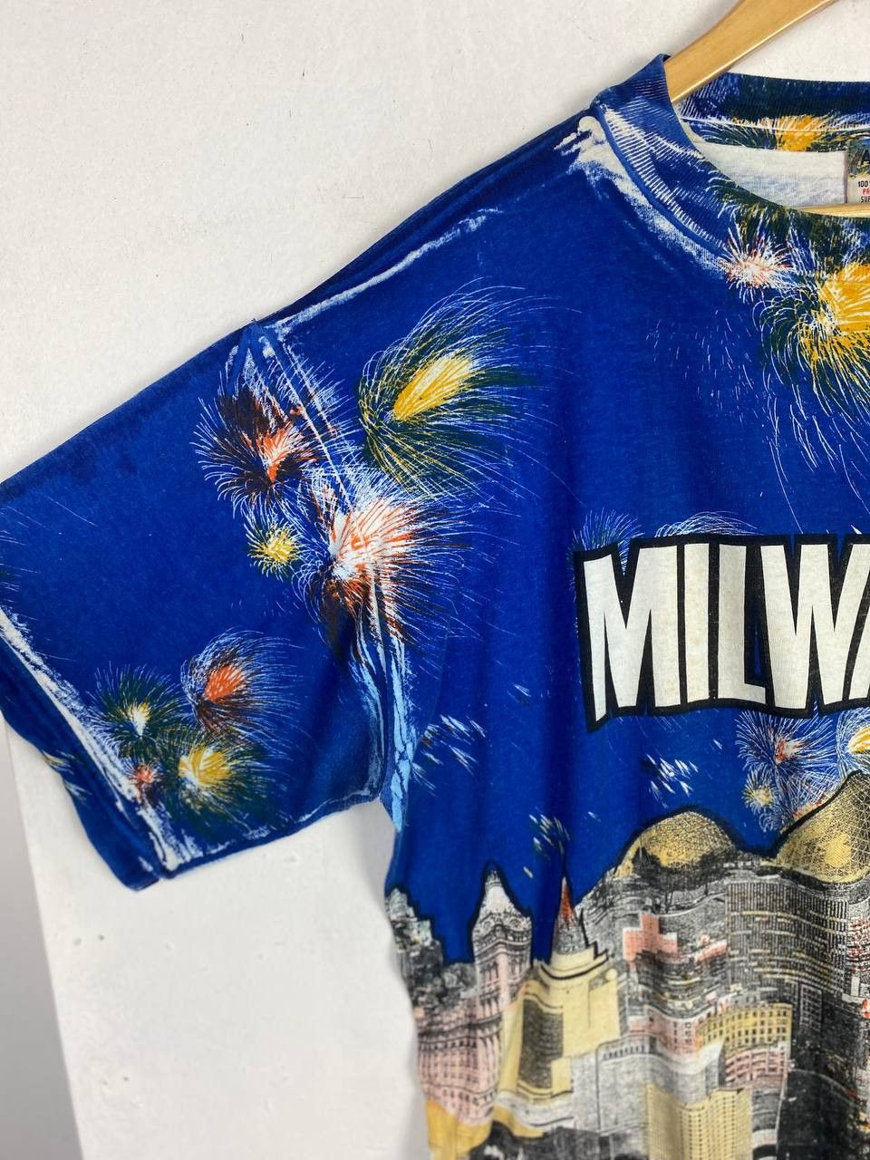 Vintage vintage milwaukee all over print tee nice design Size US XL / EU 56 / 4 - 4 Thumbnail