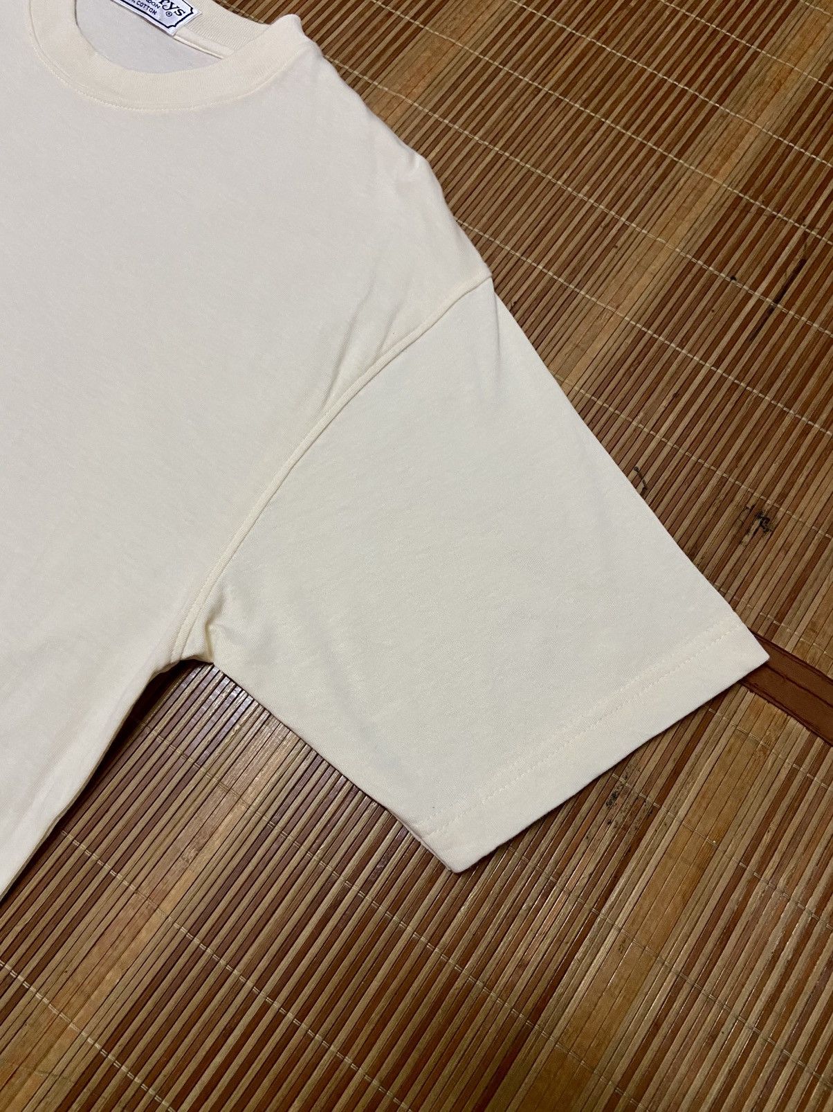 Burberry VINTAGE BURBERRY LONDON TEE Size US XL / EU 56 / 4 - 13 Thumbnail