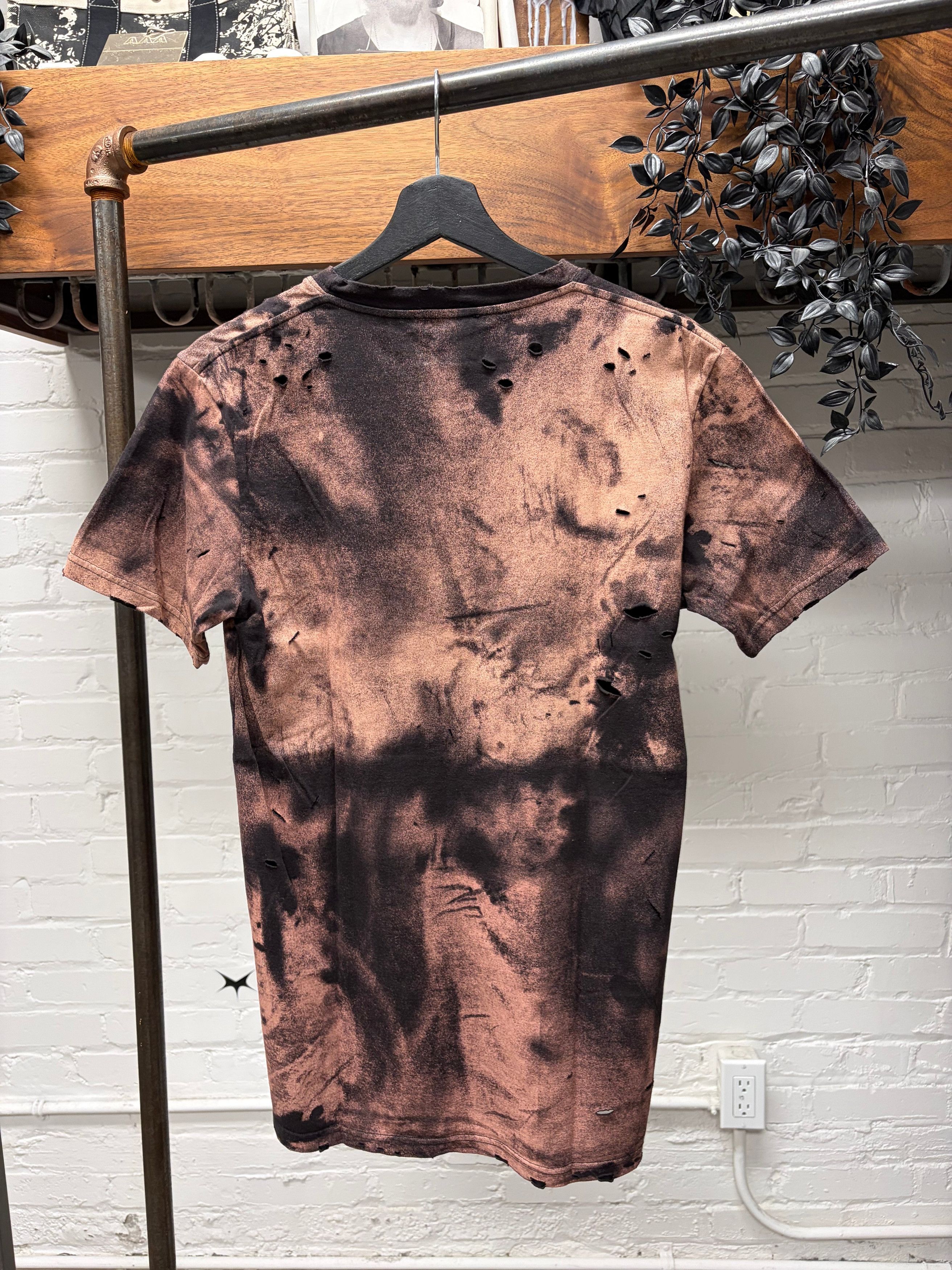 Balmain AW2017 Balmain Bleach Distressed ‘Tiger’ Metal Logo Graphic T-Shirt Size US M / EU 48-50 / 2 - 4 Thumbnail