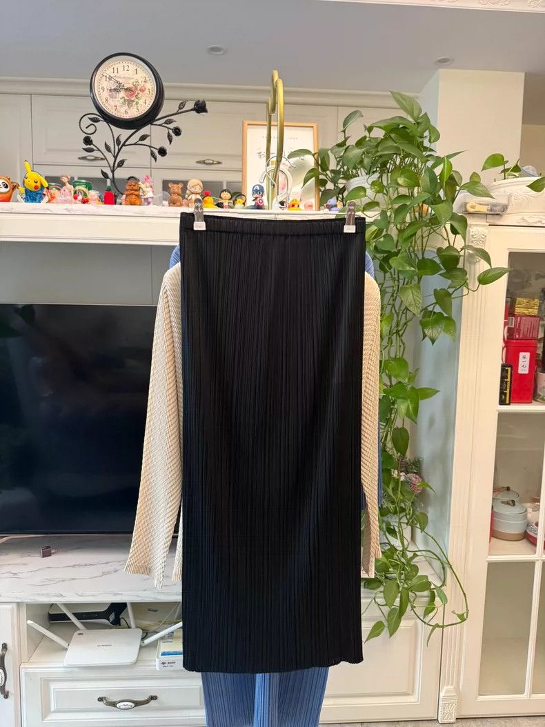 Issey Miyake Issey Miyake size:4 Black pleated skirt Size 42" / US 20 - 3 Thumbnail