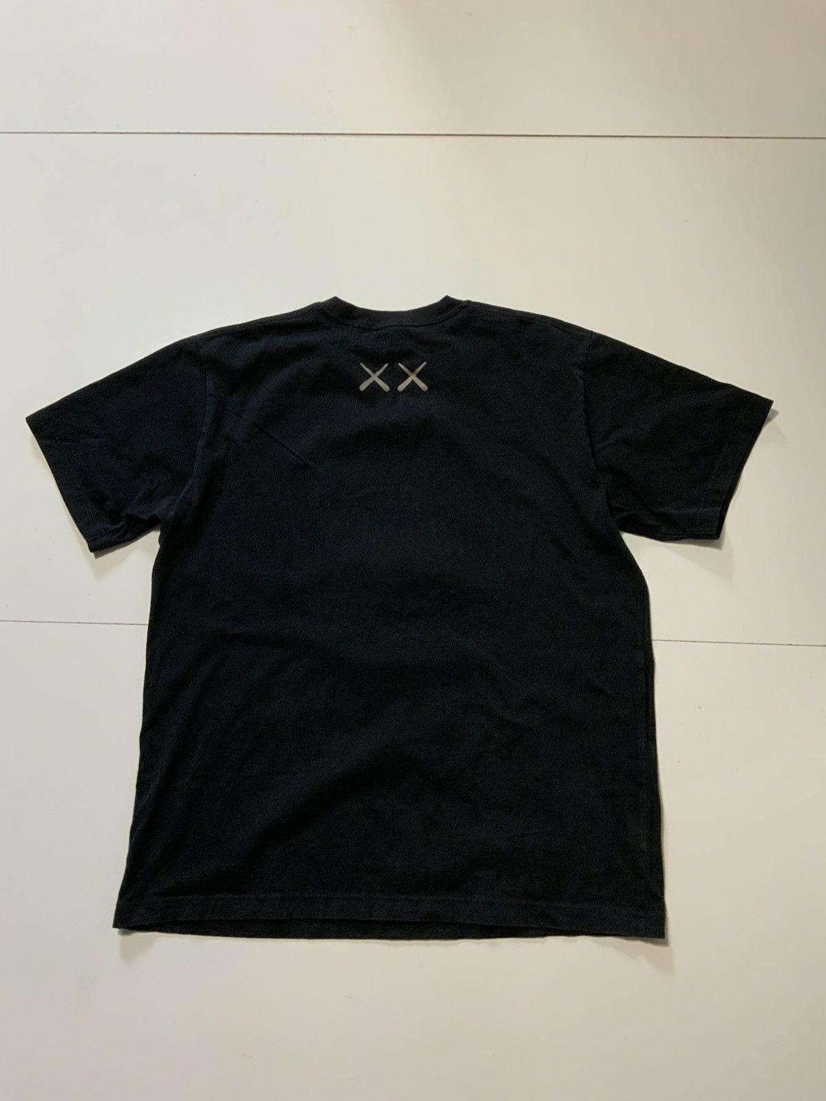 Kaws × Uniqlo Uniqlo UT X Kaws Companion Limited Edition Black S/S T-Shirt Size US L / EU 52-54 / 3 - 3 Thumbnail