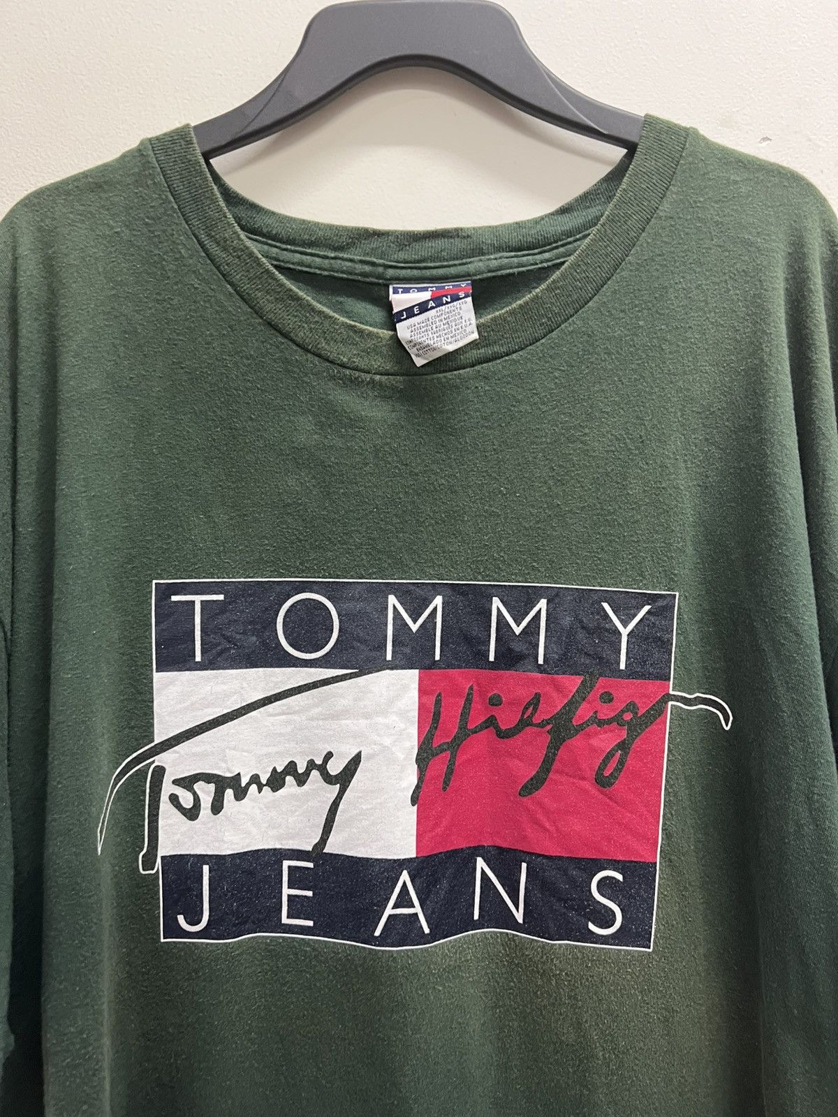 Tommy Hilfiger Vintage 90’s Tommy Hilfiger Big Logo Spell Out Green TShirt Size US XXL / EU 58 / 5 - 2 Thumbnail