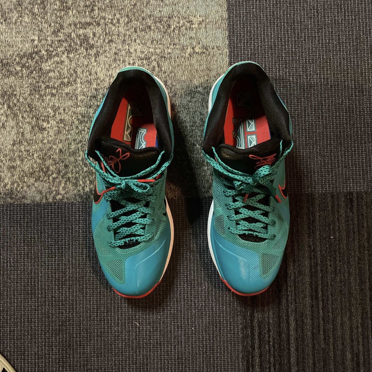 Nike Nike LeBron 9 Low 'Reverse Liverpool' | Size 11 Size US 11 / EU 44 - 4 Thumbnail