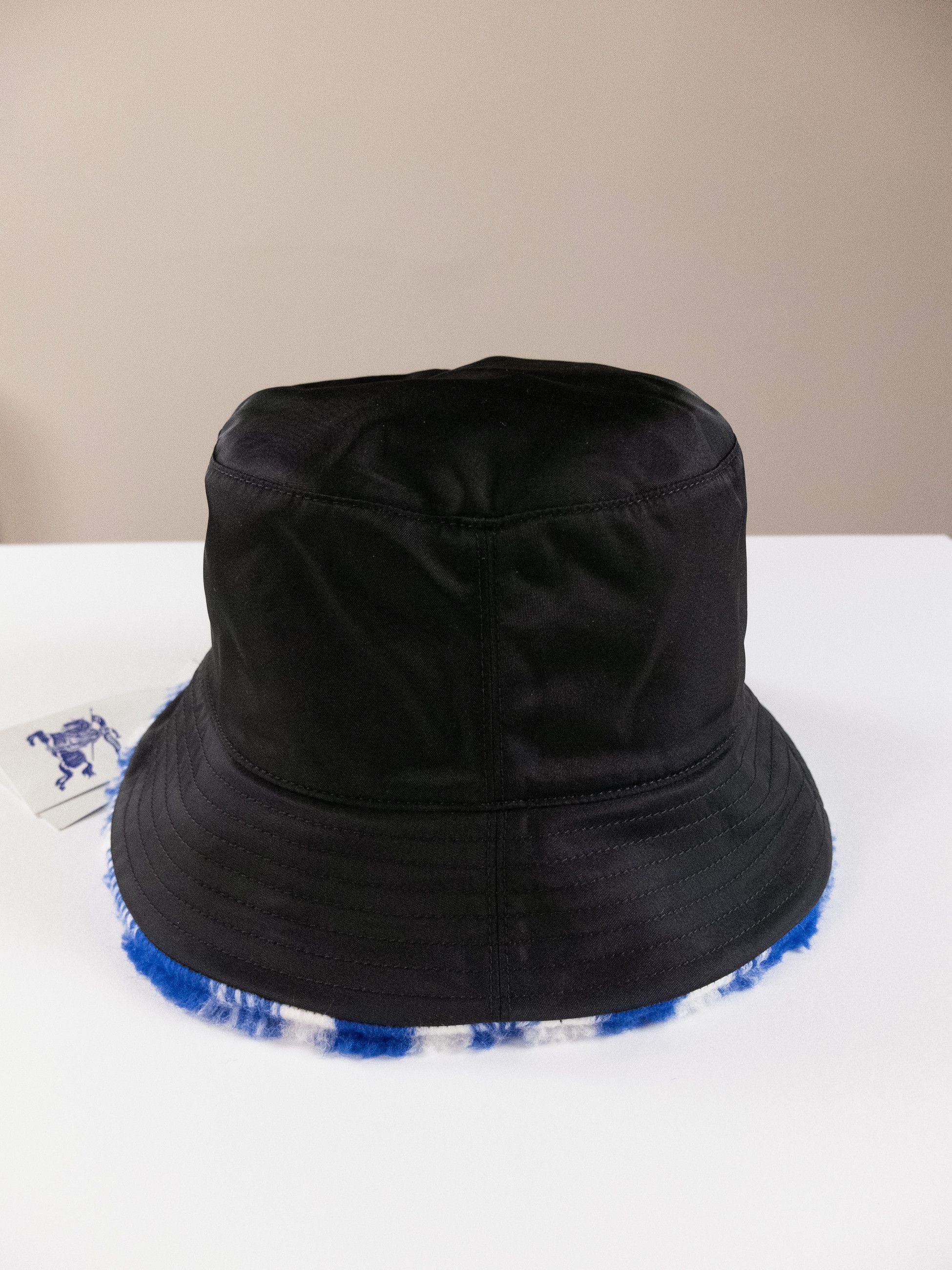 Burberry BURBERRY black blue nylon fleece check reversible bucket hat Size ONE SIZE - 4 Thumbnail
