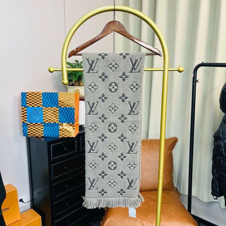 Louis Vuitton Louis Vuitton Silver full print scarf Size ONE SIZE - 2 Thumbnail
