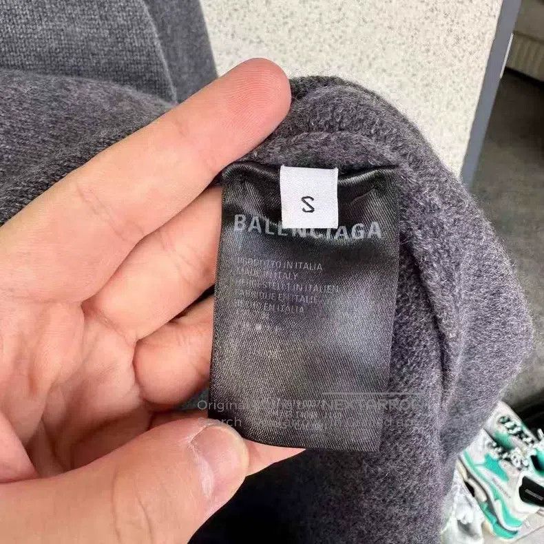 Balenciaga Balenciaga Crown Buckle Sweater Size US S / EU 44-46 / 1 - 4 Thumbnail