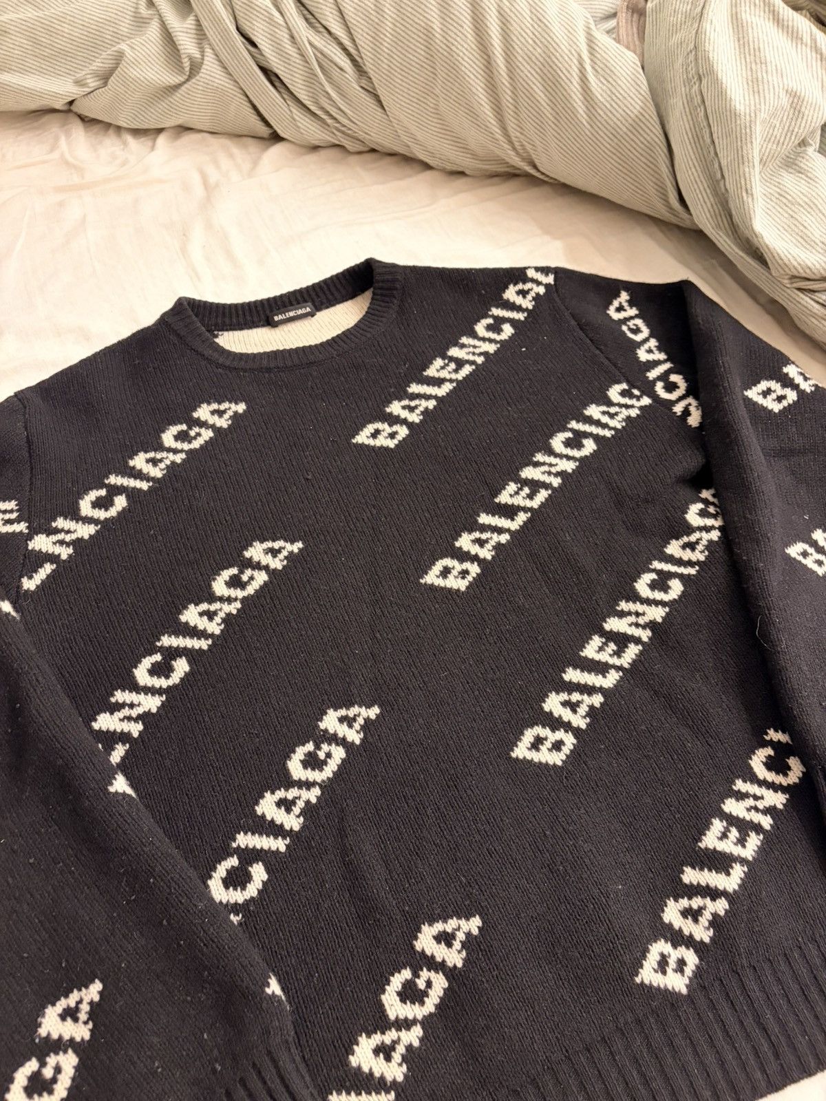 Balenciaga Balenciaga all over sweater Size US M / EU 48-50 / 2 - 2 Thumbnail