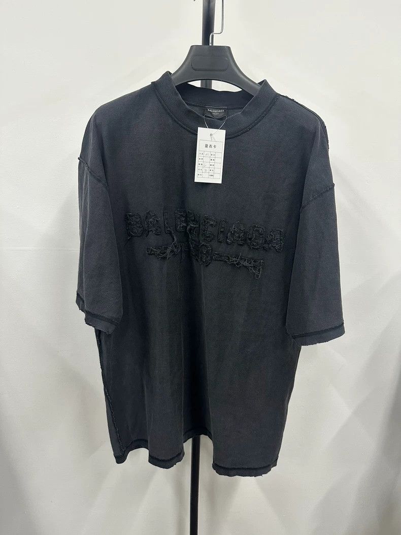 Balenciaga Balenciaga 25SS Alphabet LOGO Worn-out Damage Short Sleeve Size US M / EU 48-50 / 2 - 1 Thumbnail