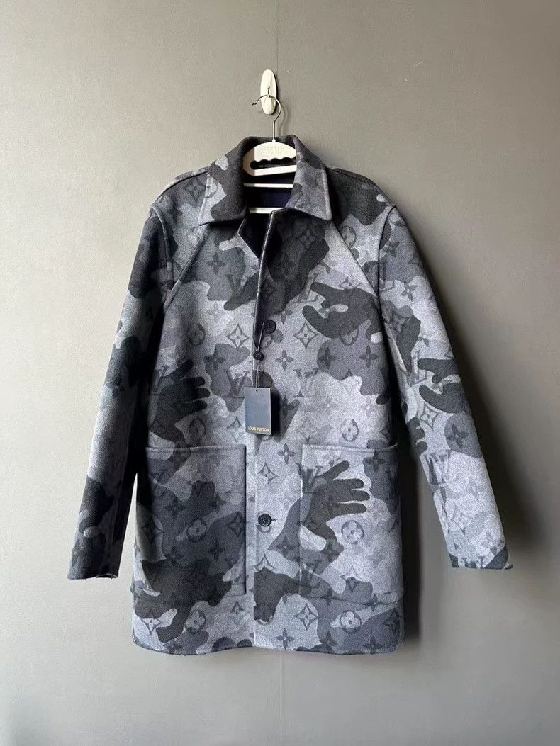 Louis Vuitton Louis Vuitton Camouflage full-print reversible coat Size US S / EU 44-46 / 1 - 1 Thumbnail