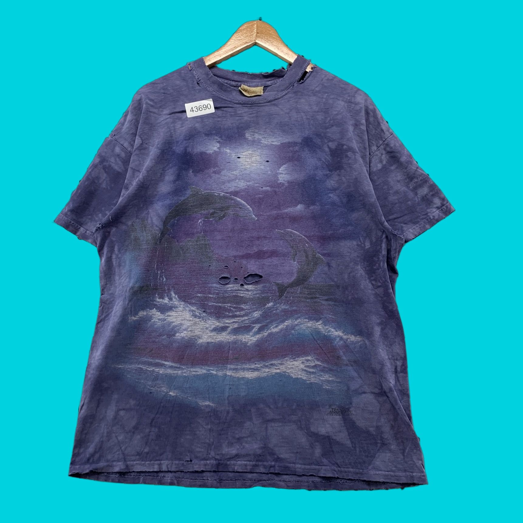 VINTAGE The Mountain Dolphin AOP Shirt Mens Large Purple Cotton Knit Short Sleeve Crew Neck T-Shirt USA Animals Outdoor Regular 90s Mens