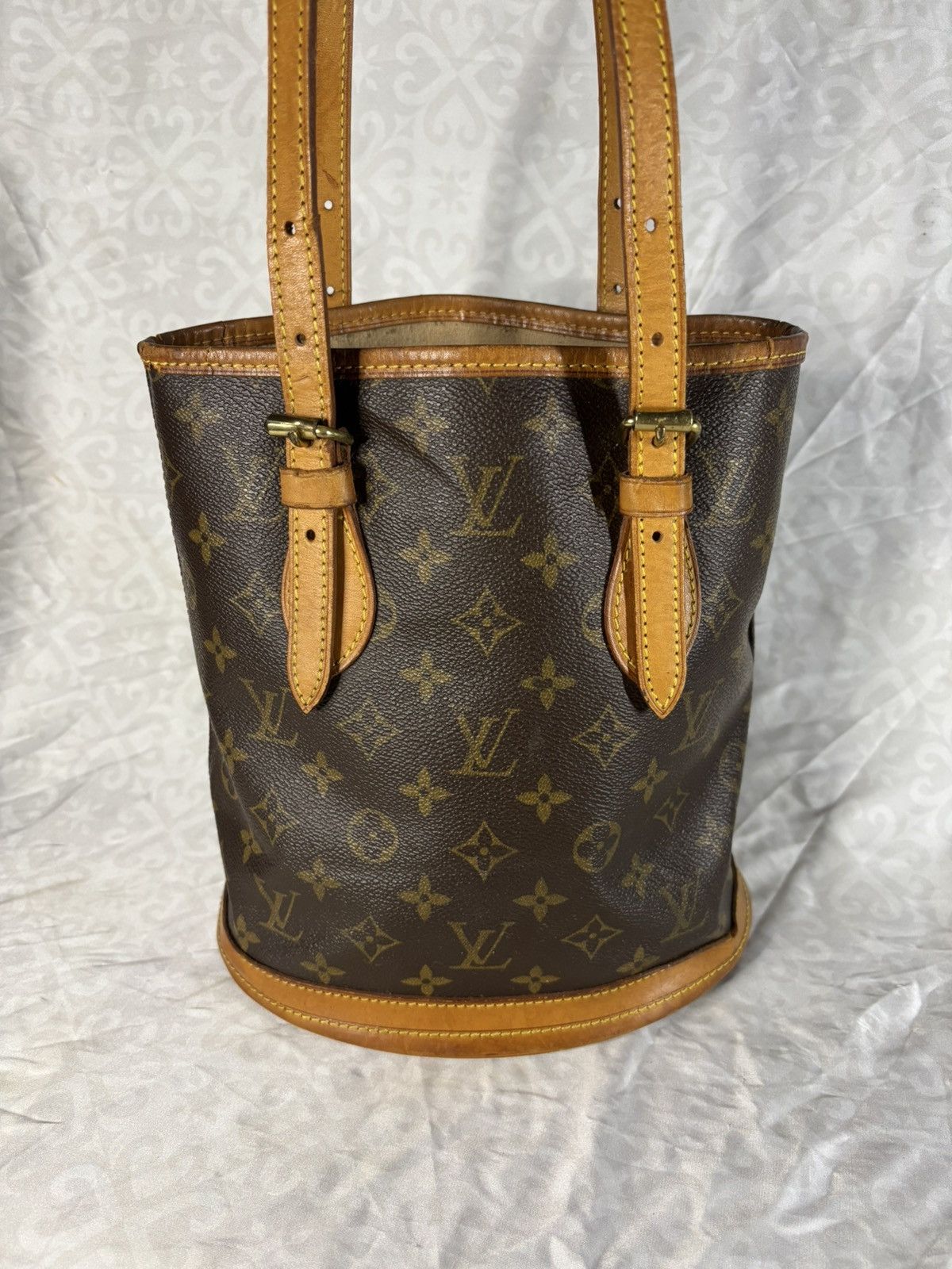 Louis Vuitton (heavy worn) Louis Vuitton Bucket Size ONE SIZE - 1 Thumbnail