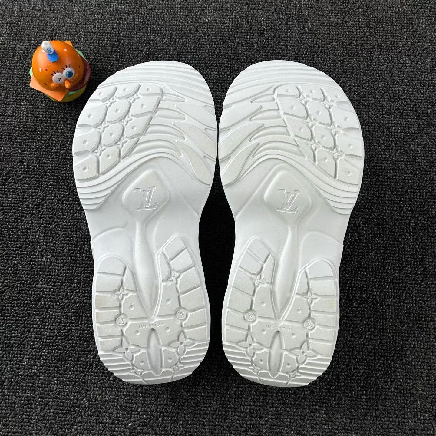 Louis Vuitton LV White Monogram Slippers 35 Size US 4 / IT 34 - 6 Thumbnail