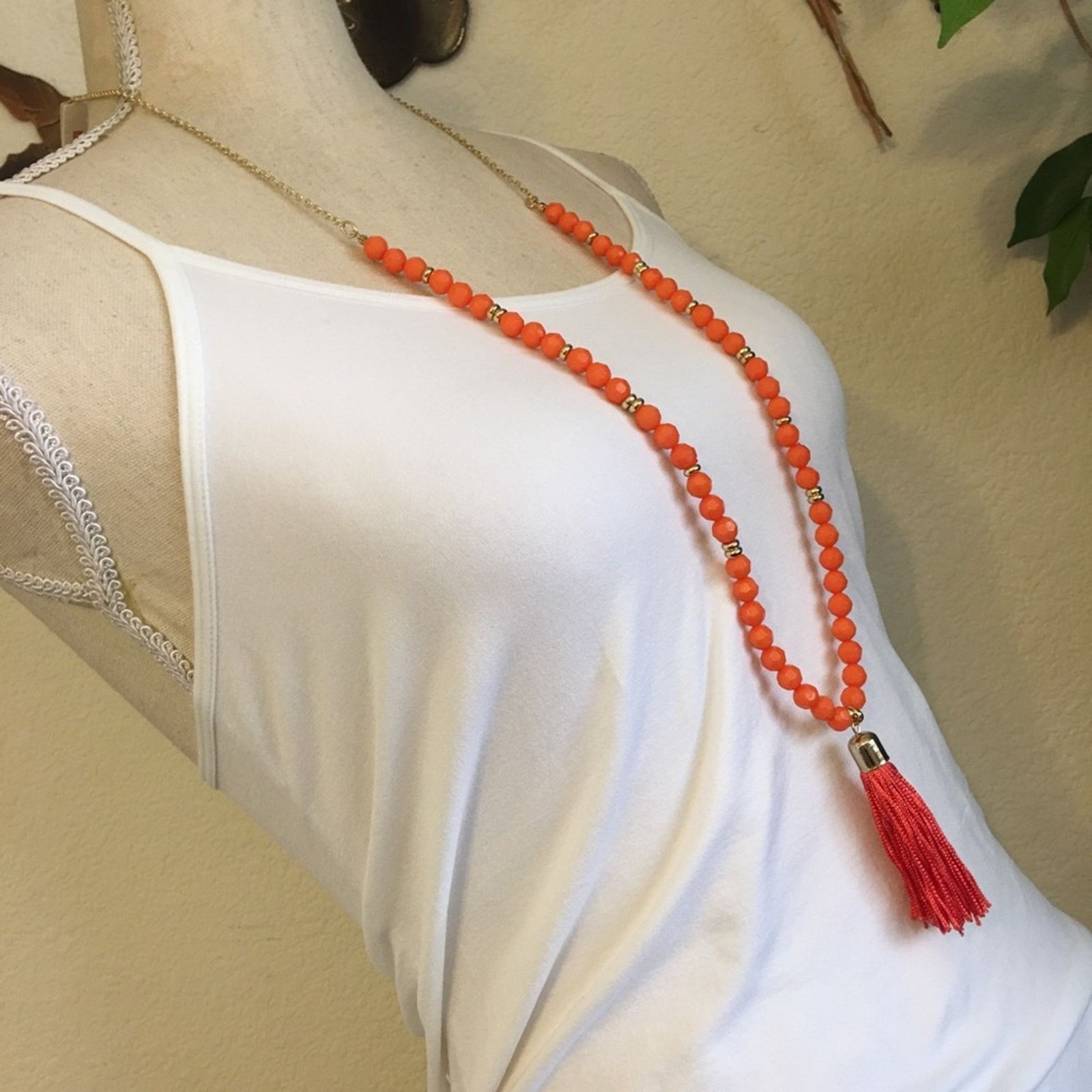 Jewelry Coral bead tassel gold accent chain long necklace Size ONE SIZE - 2 Thumbnail