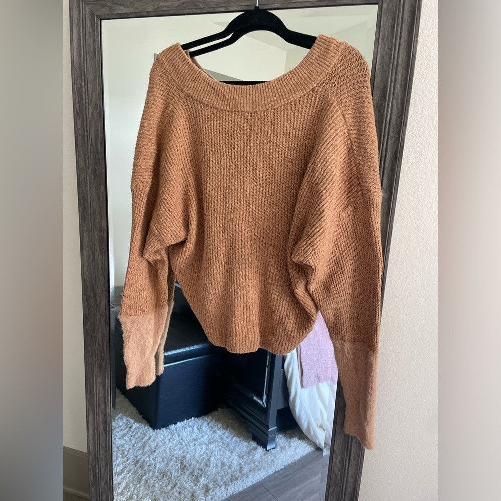 Express Express tan long sleeve v neck sweater with furry sleeves Size M / US 6-8 / IT 42-44 - 3 Thumbnail