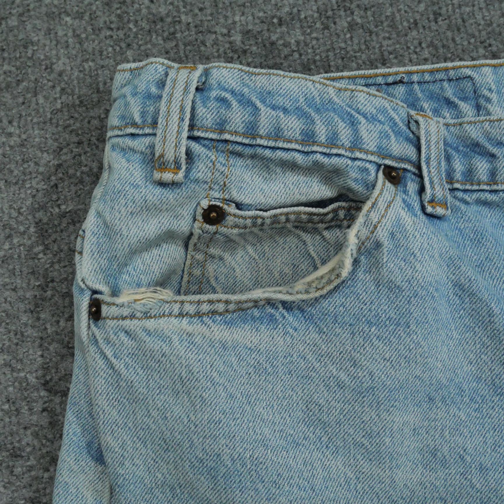 Levi's VINTAGE Levi's 505 Jeans Mens 42x34 Blue Denim Pant Regular Straight 90s Jeans 505 Levi's Mens Blue 90s Size US 40 / EU 56 - 3 Thumbnail