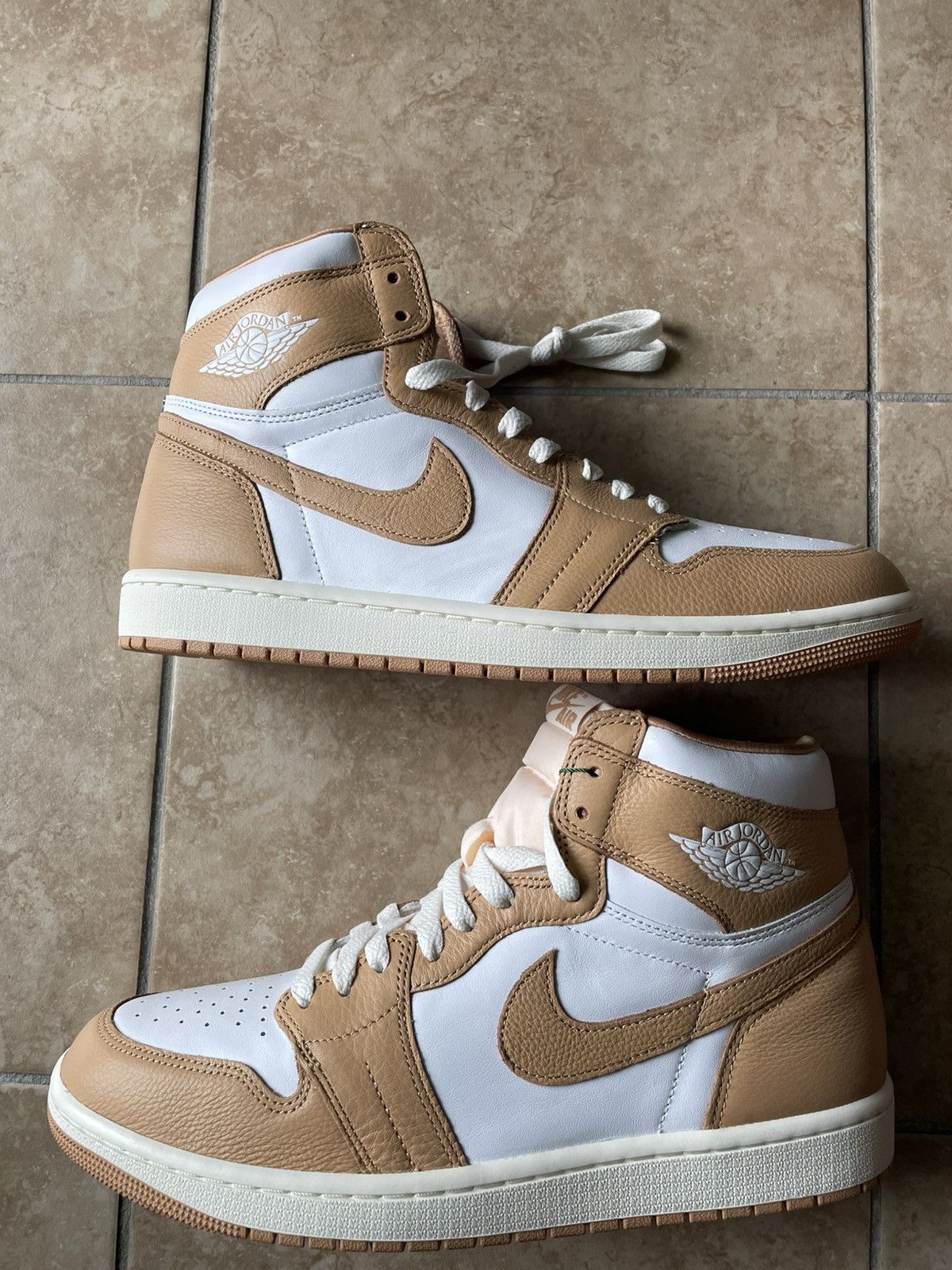 Jordan Brand WMNS AIR JORDAN 1 RETRO HI OG/RALINE Size US 12 / EU 45 - 1 Thumbnail