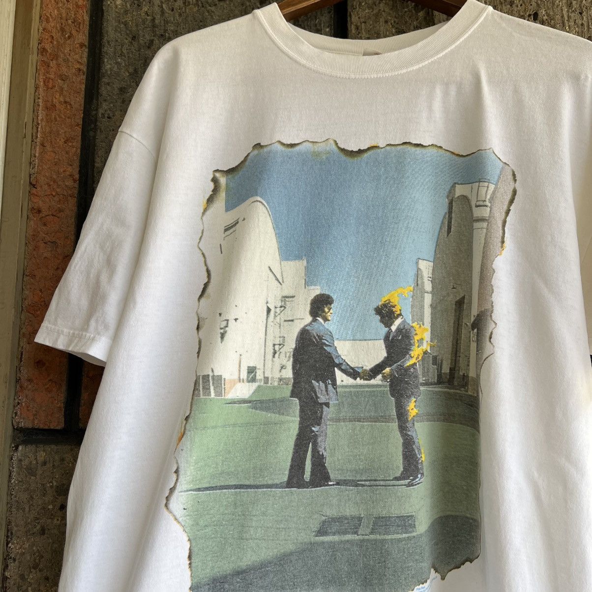 Anvil × Band Tees × Vintage VTG 2002 Pink Floyd Wish You Were Here Band Tee Shirt Size US XL / EU 56 / 4 - 1 Thumbnail