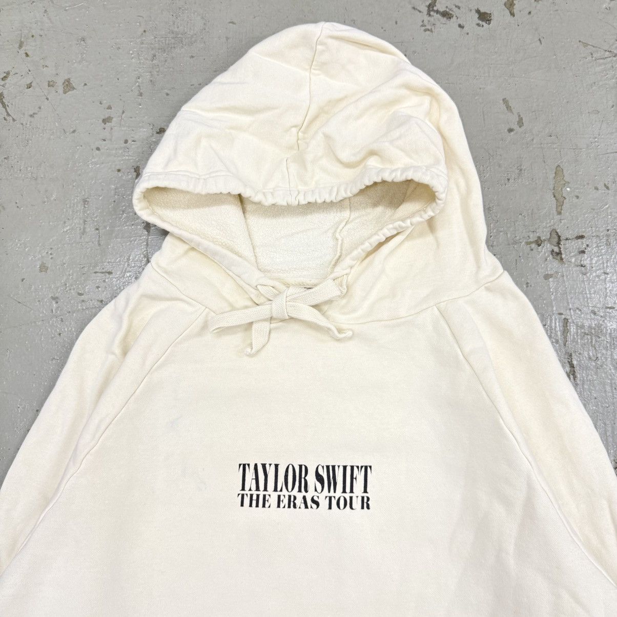 Band Tees 2024 Limited Edition Taylor Swift The Eras Tour Pullover Size US XL / EU 56 / 4 - 3 Thumbnail