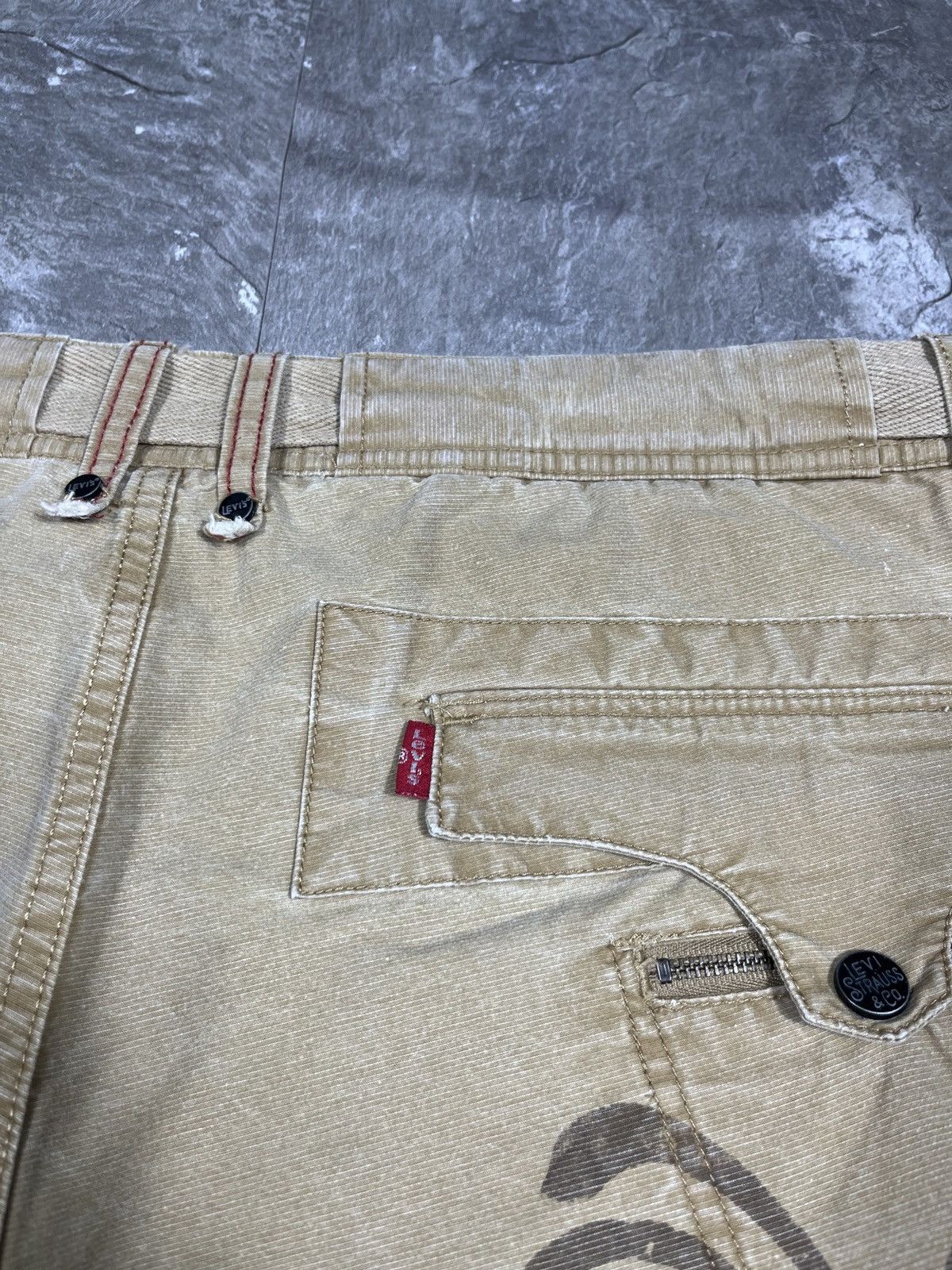 Levi's Levi’s Vintage Rare Beige Cargo Shorts Size 34 Size US 34 / EU 50 - 3 Thumbnail