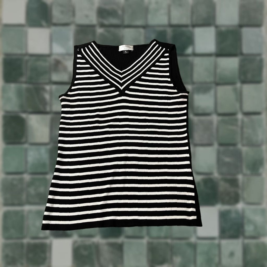 Vintage Tahari Blouse Shirt Womens Size 6P Black White Stripes Sleeveless Scoop Neck Petites Breathable All Seasons Basic Shirt Size M / US 6-8 / IT 42-44 - 1 Thumbnail