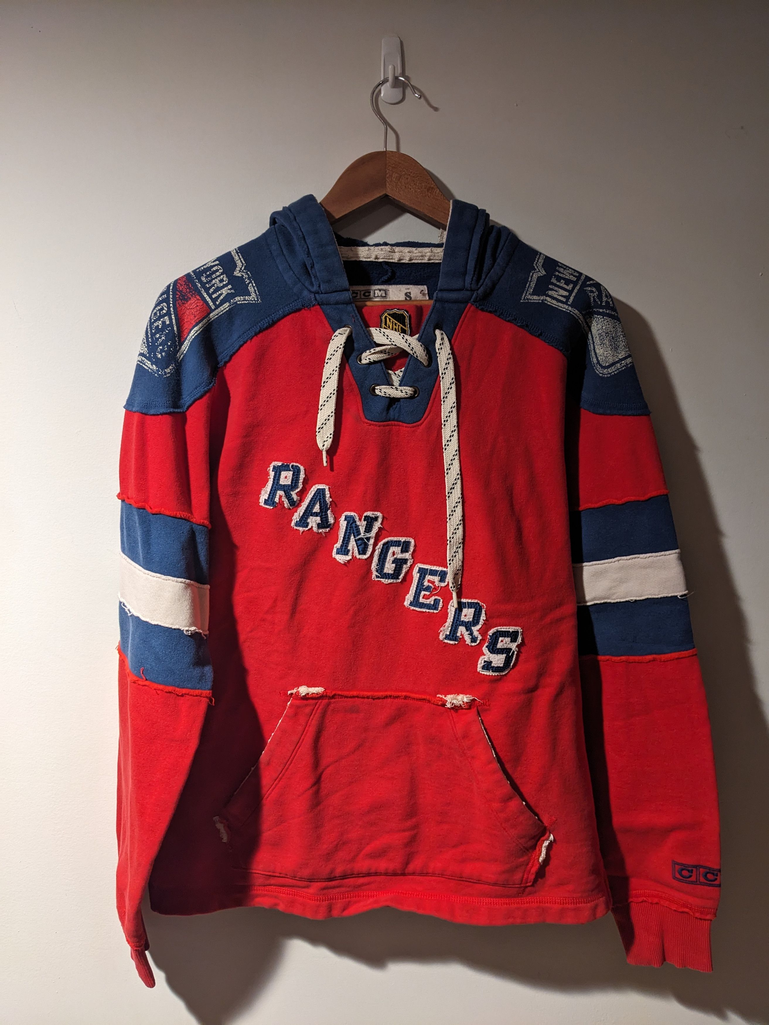 Ccm × NHL × Vintage Retro New York Rangers CCM Red Blue Small Hockey Hoodie Size US S / EU 44-46 / 1 - 1 Thumbnail
