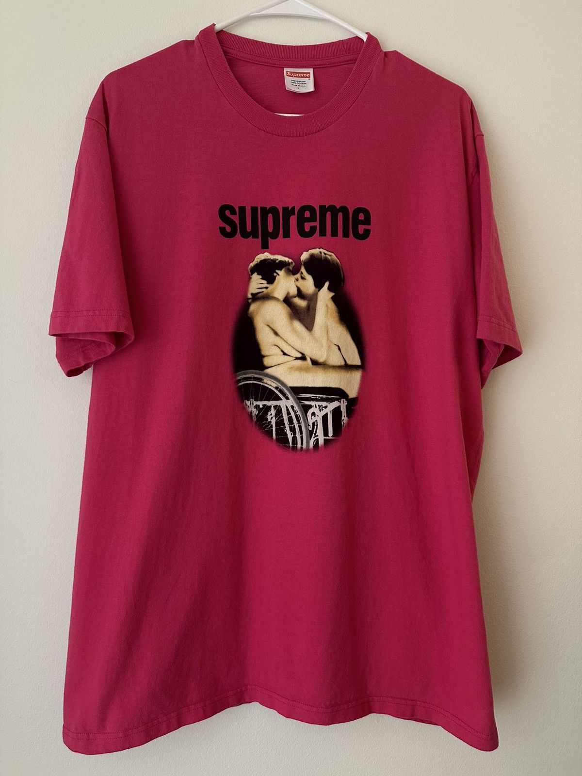 Supreme Supreme Kiss Tee Size US L / EU 52-54 / 3 - 1 Thumbnail