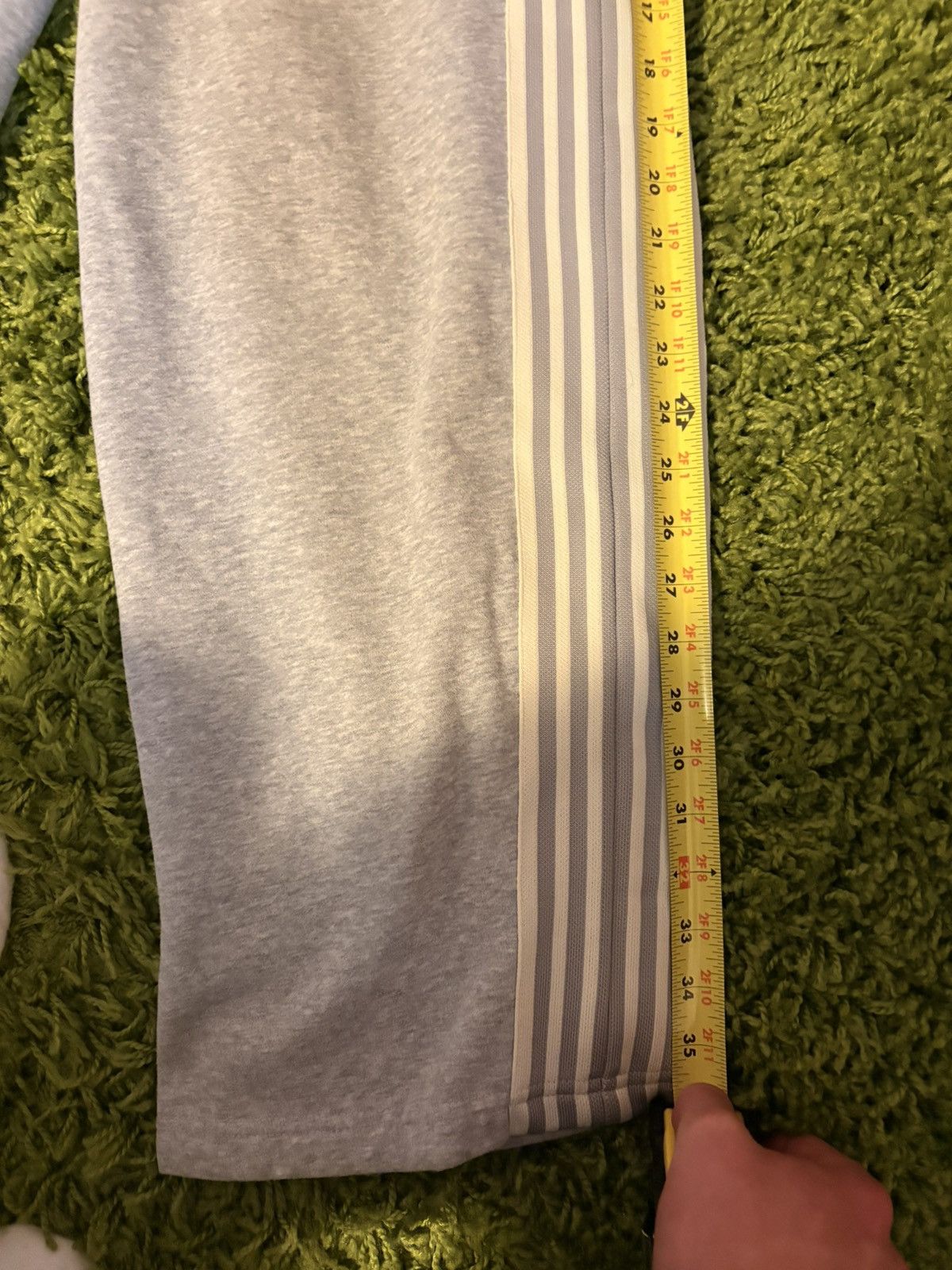 The GV Gallery Lil leon raspberry hills gray comfy sweatpants Size US 32 / EU 48 - 2 Thumbnail