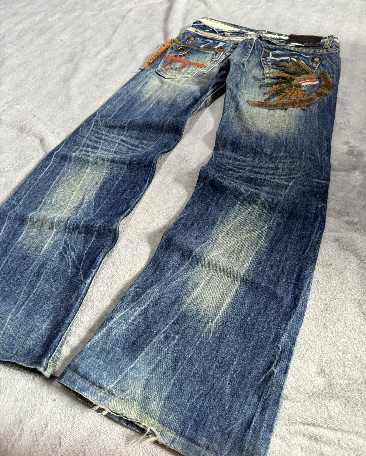 GOSTAR DE FUGA × LOWBOX Red Pepper Japan Native War Bonnet Embroidered Flared Jeans Size US 28 / EU 44 - 9 Thumbnail