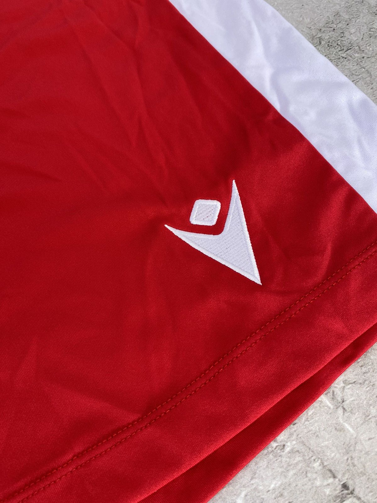 Macron Rare FC Thun Macron Soccer Football Suit Jersey & Shorts Y2K Size US M / EU 48-50 / 2 - 11 Thumbnail