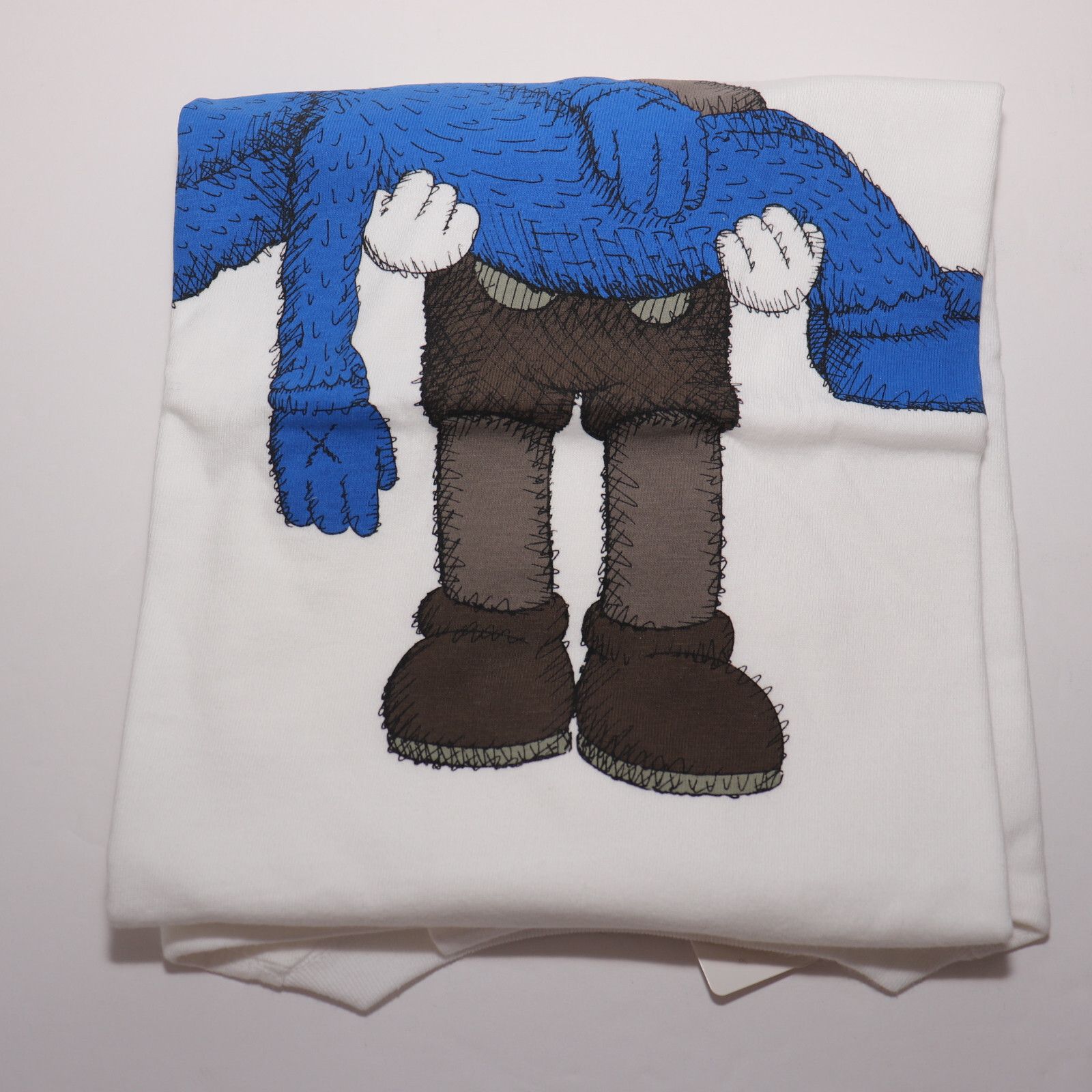 Kaws KAWS x Uniqlo Gone White Tee Size Small US Sizing White Com Size US S / EU 44-46 / 1 - 7 Thumbnail