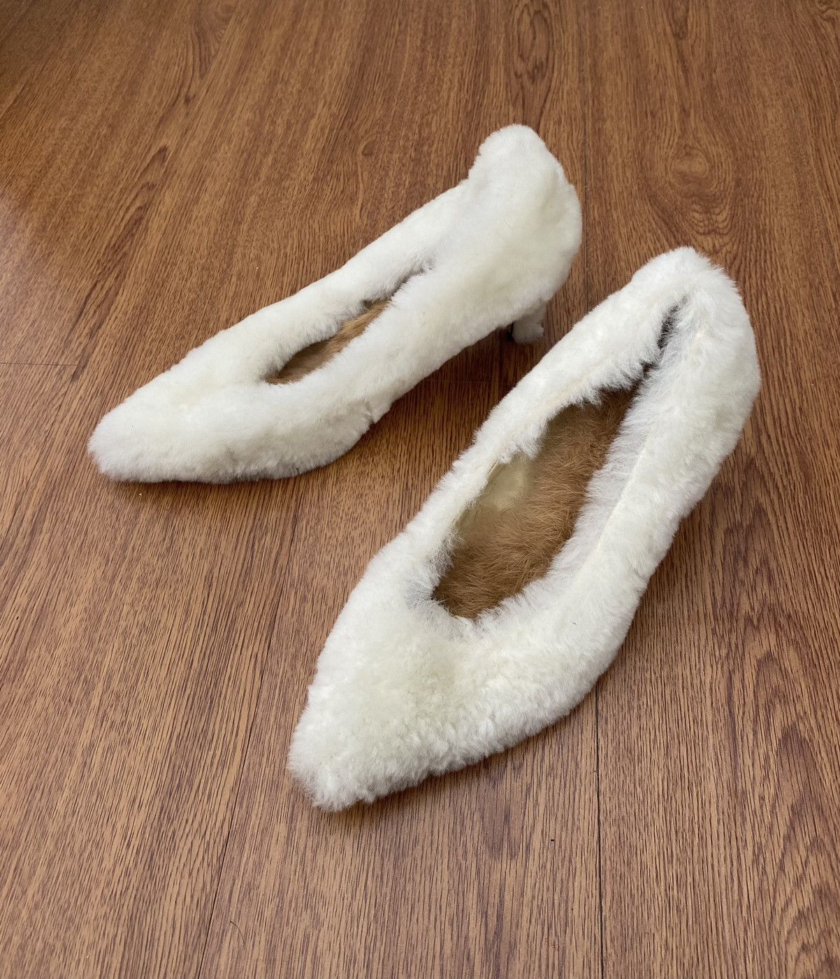 20471120 × Beauty Beast × Japanese Brand Love guang zhou Fur design shoes Size US 7 / IT 37 - 1 Thumbnail