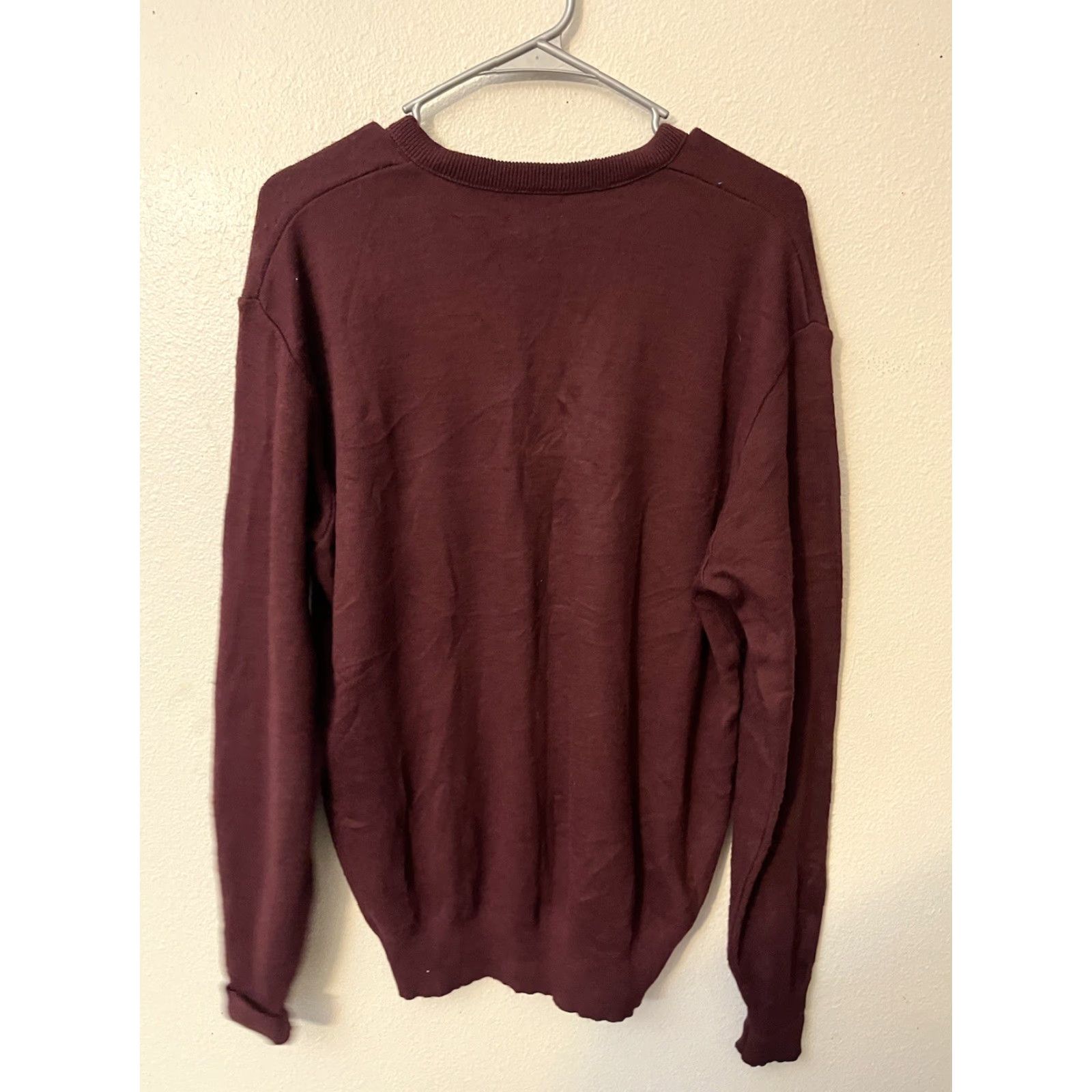 Izod VINTAGE IZOD Maroon V-Neck Sweater Men’s L Crest Logo Knit Pullover Preppy USA Shirt Size US L / EU 52-54 / 3 - 3 Thumbnail