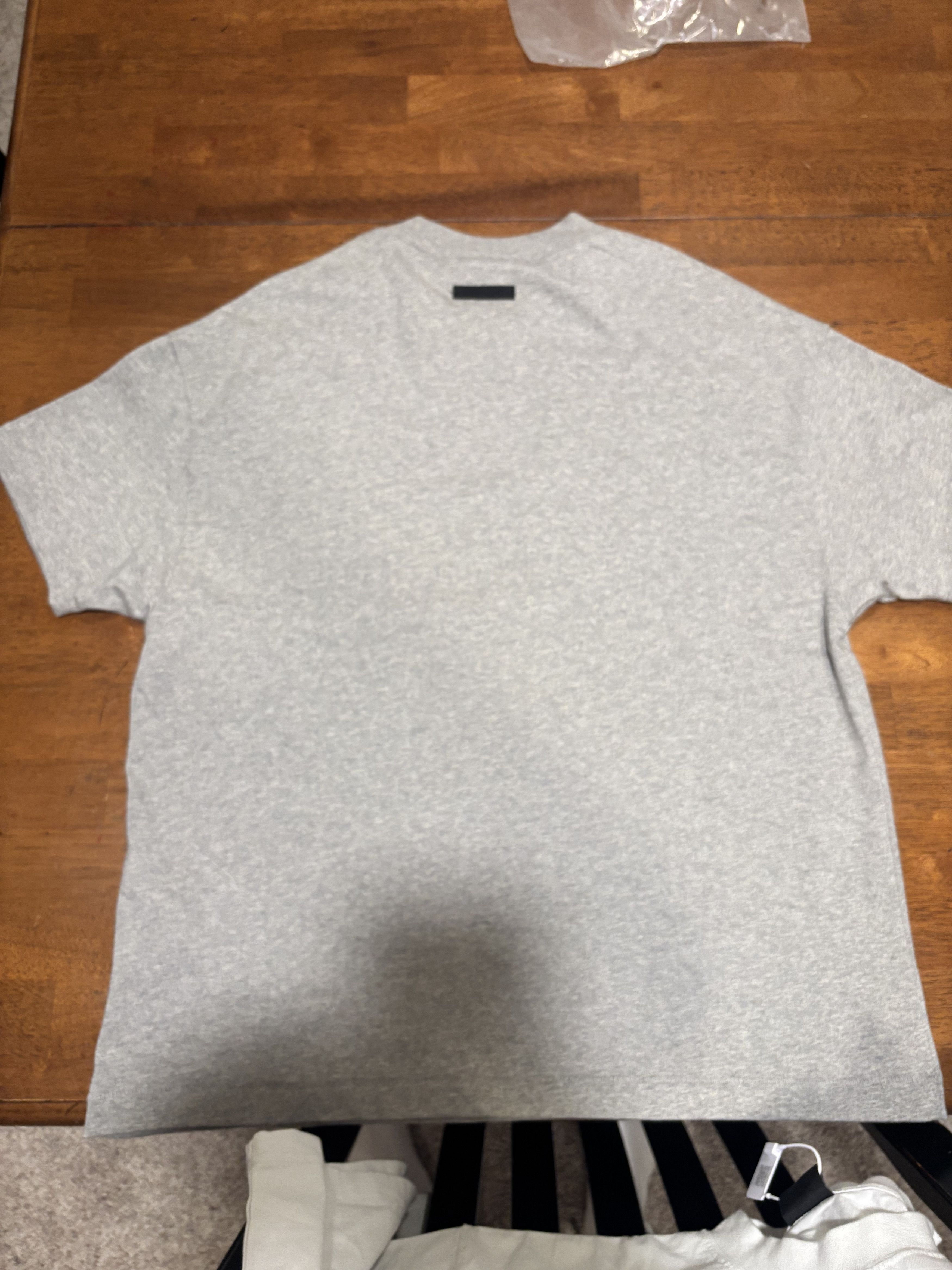 Essentials Fear Of God Essentials Grey Short Sleeve Size US L / EU 52-54 / 3 - 2 Thumbnail