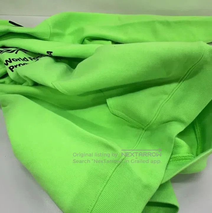 Balenciaga Balenciaga Logo Print Hooded Sweatshirt in Green. Size US XS / EU 42 / 0 - 4 Thumbnail
